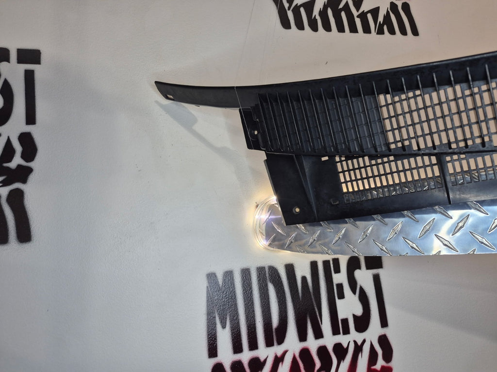 1988-98 Chevy/GMC C/K Silverado Sierra Tahoe Wiper Cowl Vent Trim OEM