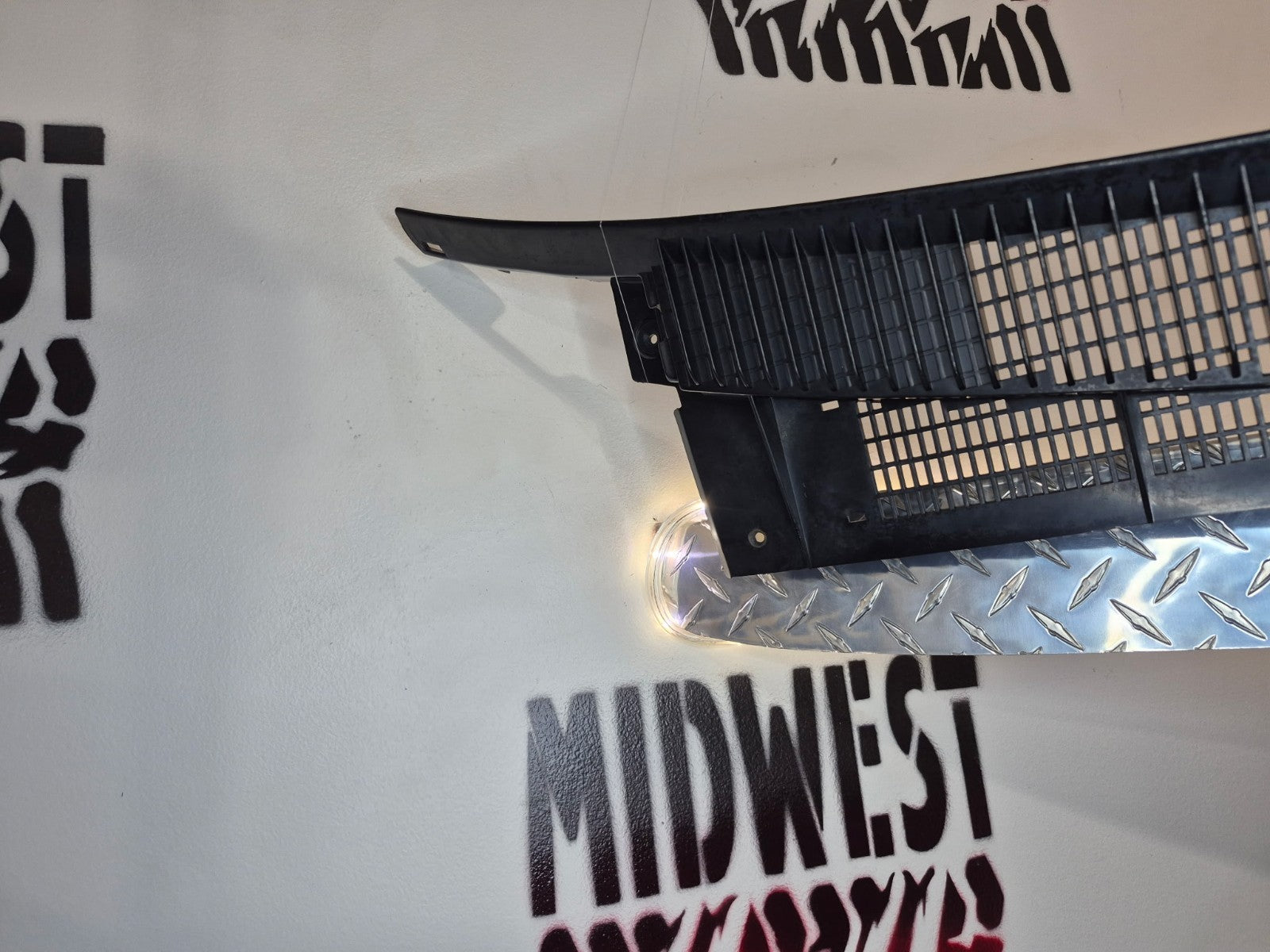 1988-98 Chevy/GMC C/K Silverado Sierra Tahoe Wiper Cowl Vent Trim OEM