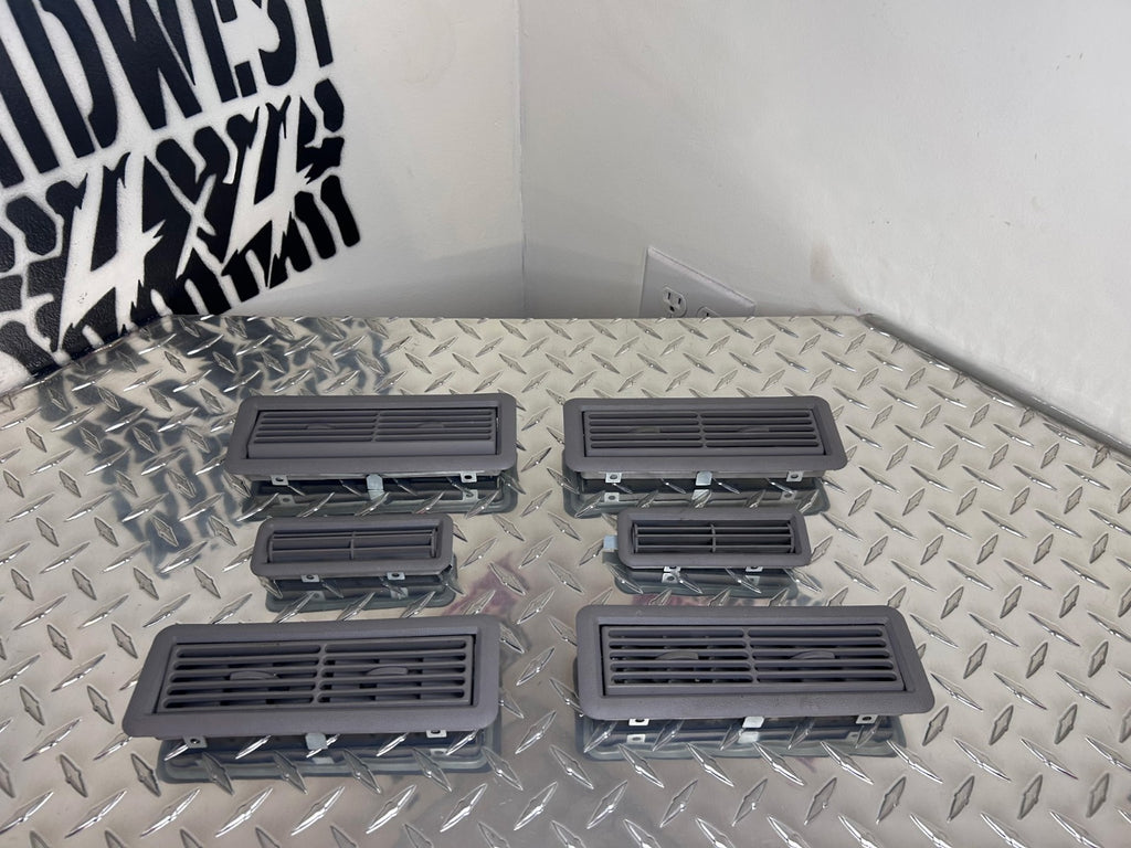 1995-99 Chevy/GMC C/K Suburban Heat/AC Overhead Vent Set OEM Complete-L. Gray