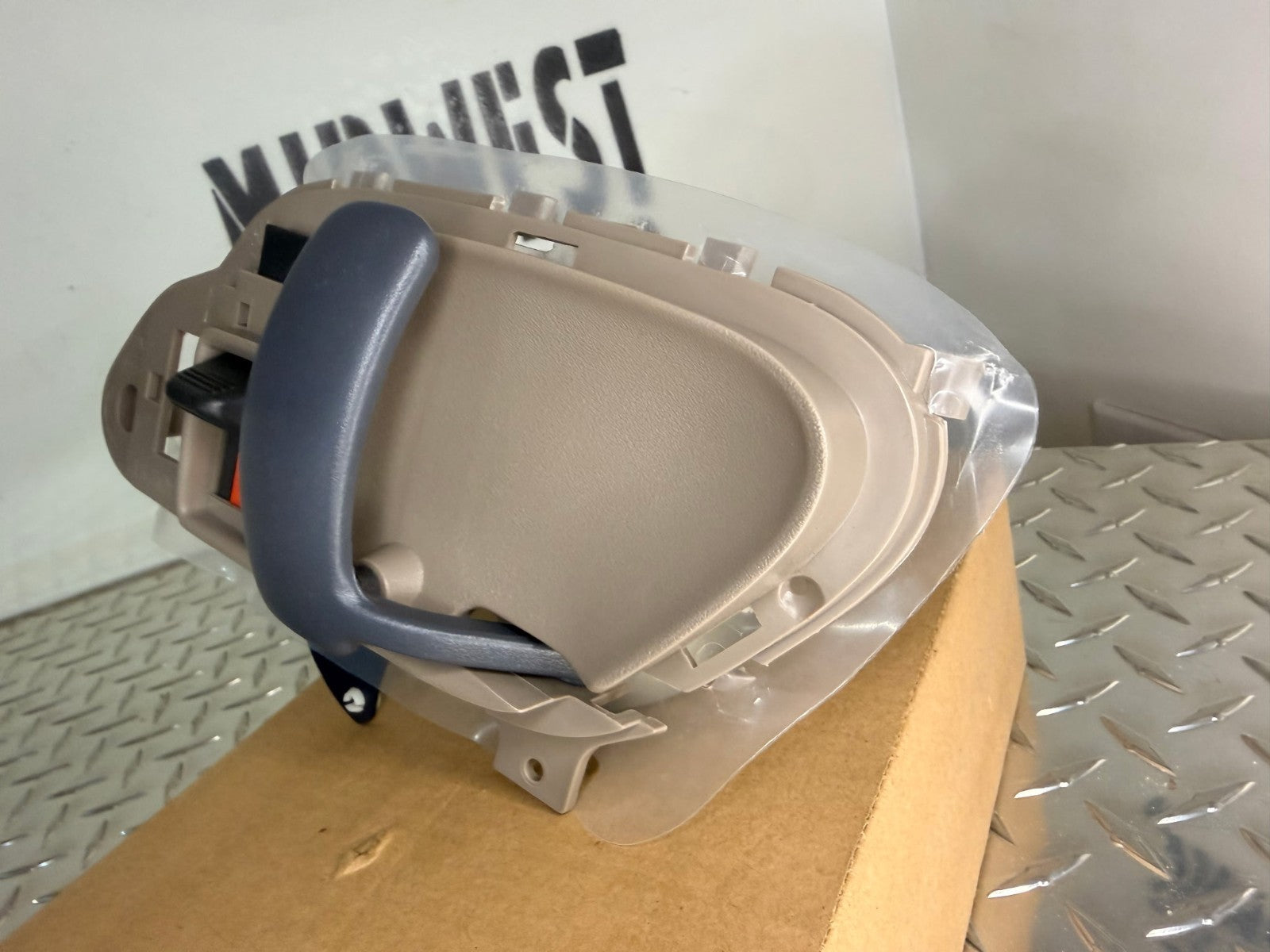 1995-00 Chevy/GMC C/K 1500-3500 Interior Door Handle Genuine GM R/Passenger