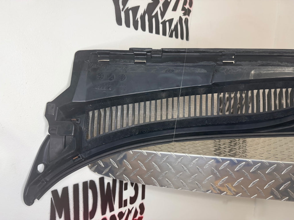 1999-06 Escalade/Yukon Windshield Wiper Cowl Vent Panel OEM Refurbished