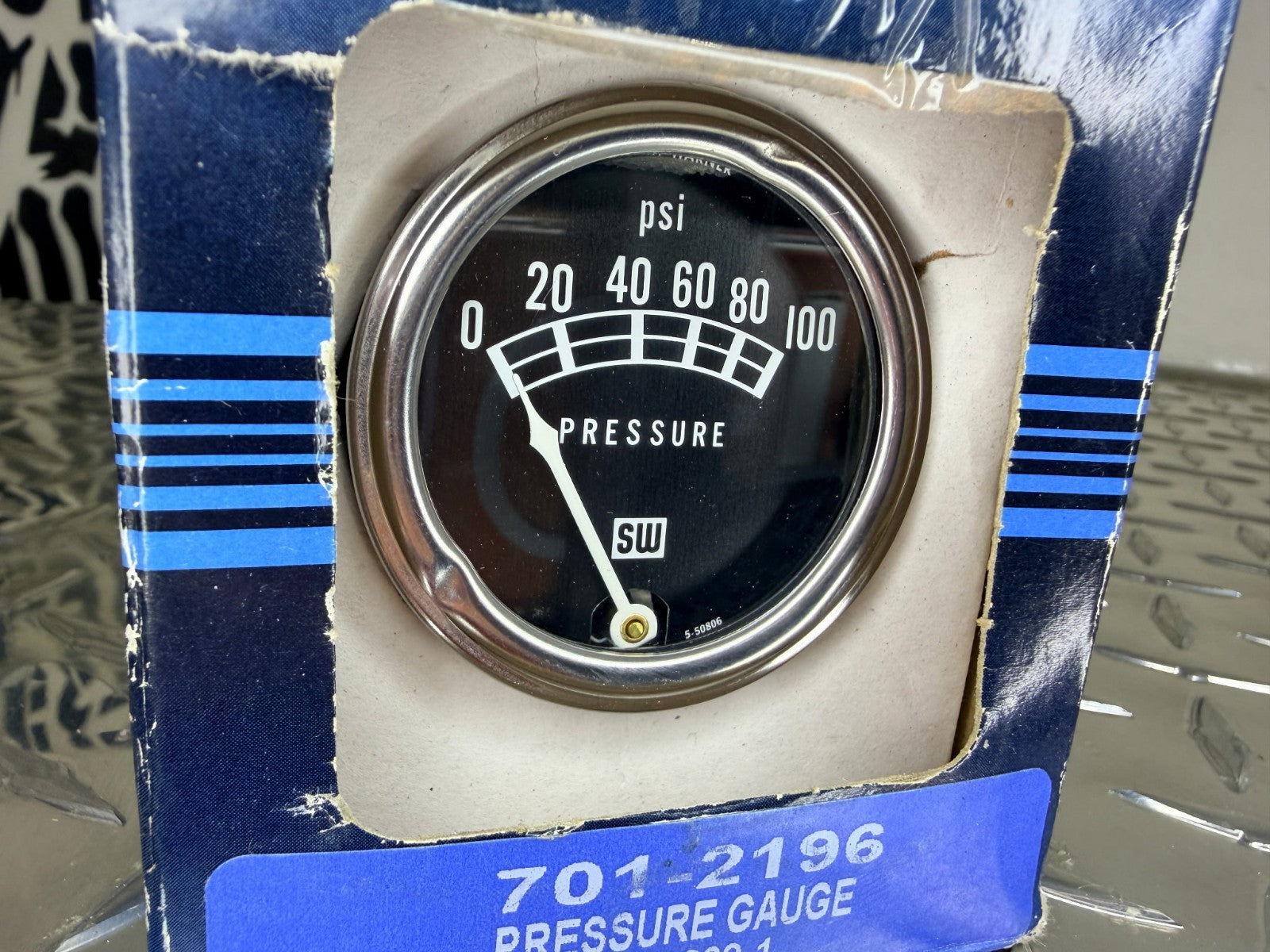 Stewart Warner Mechanical Oil Pressure Gauge 2 1/16" 0 to 100 PSI 82209/701-2196