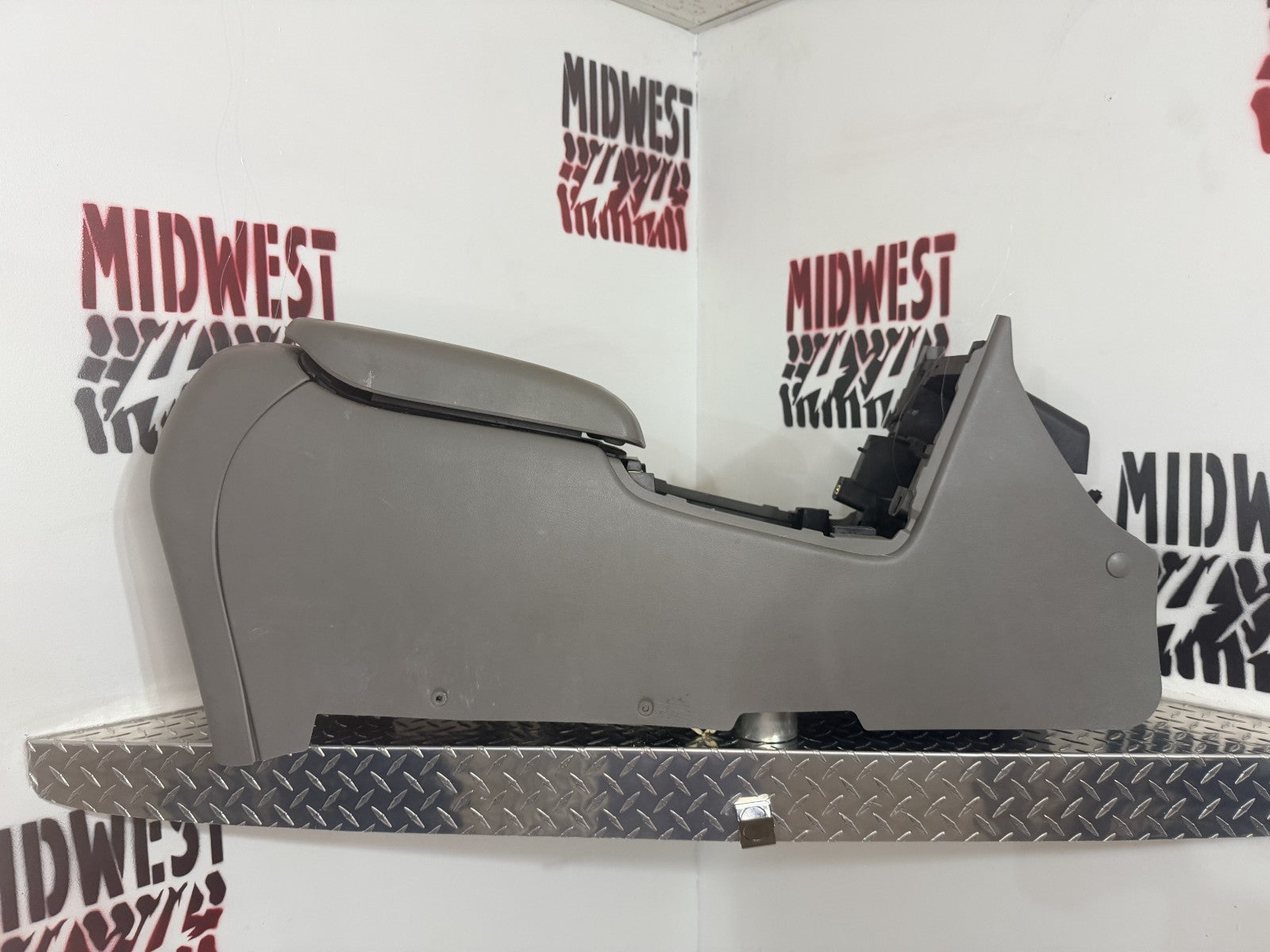 2003-06 GMC Sierra/Yukon Floor Center Console w/Bose Entertainment+Rear Climate