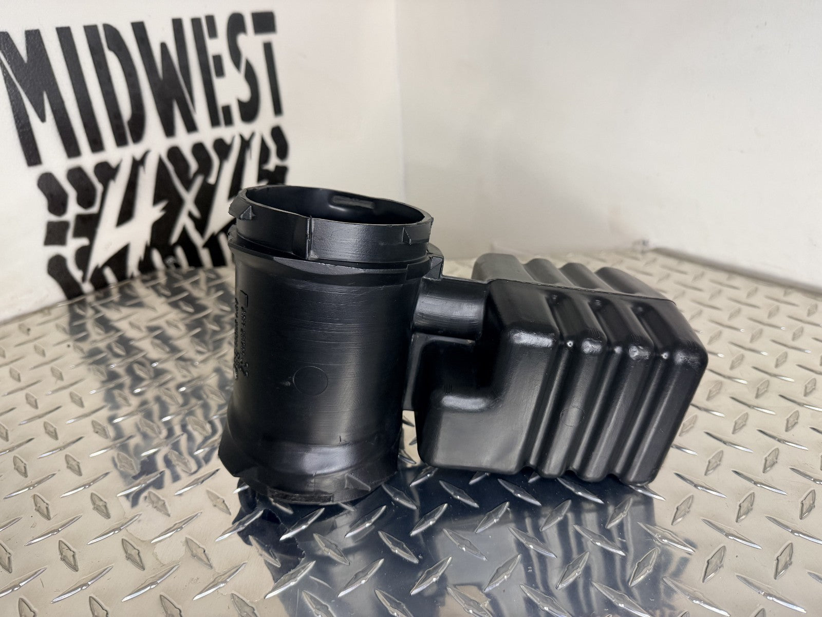 1996-99 Chevy GMCC/K 5.0L 5.7L Sierra Suburban Air Cleaner Intake Resonator OEM