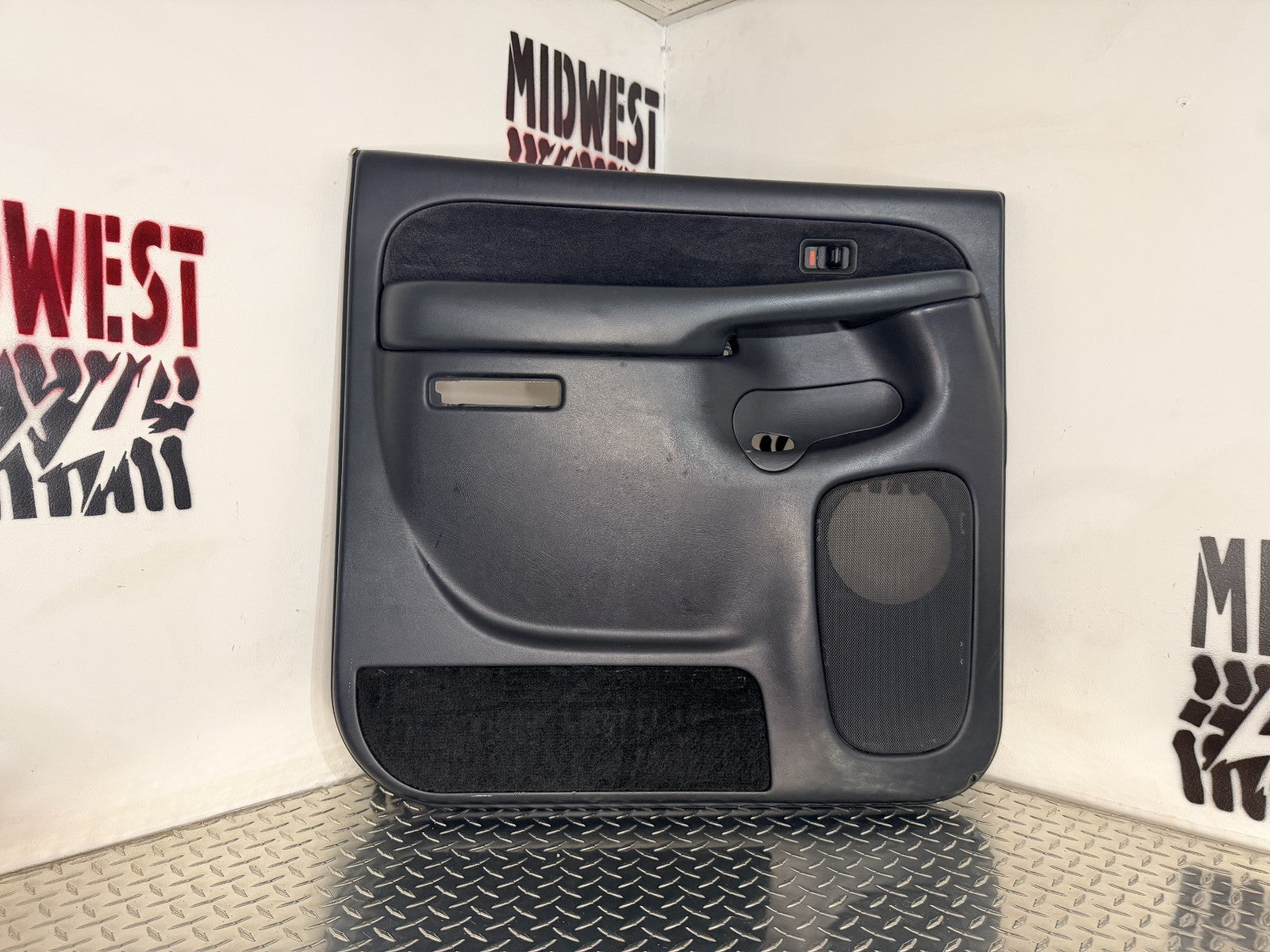 2001-02 Chevy GMC Silverado Sierra Crew Cab LH Rear Door Panel w/ Window Switch