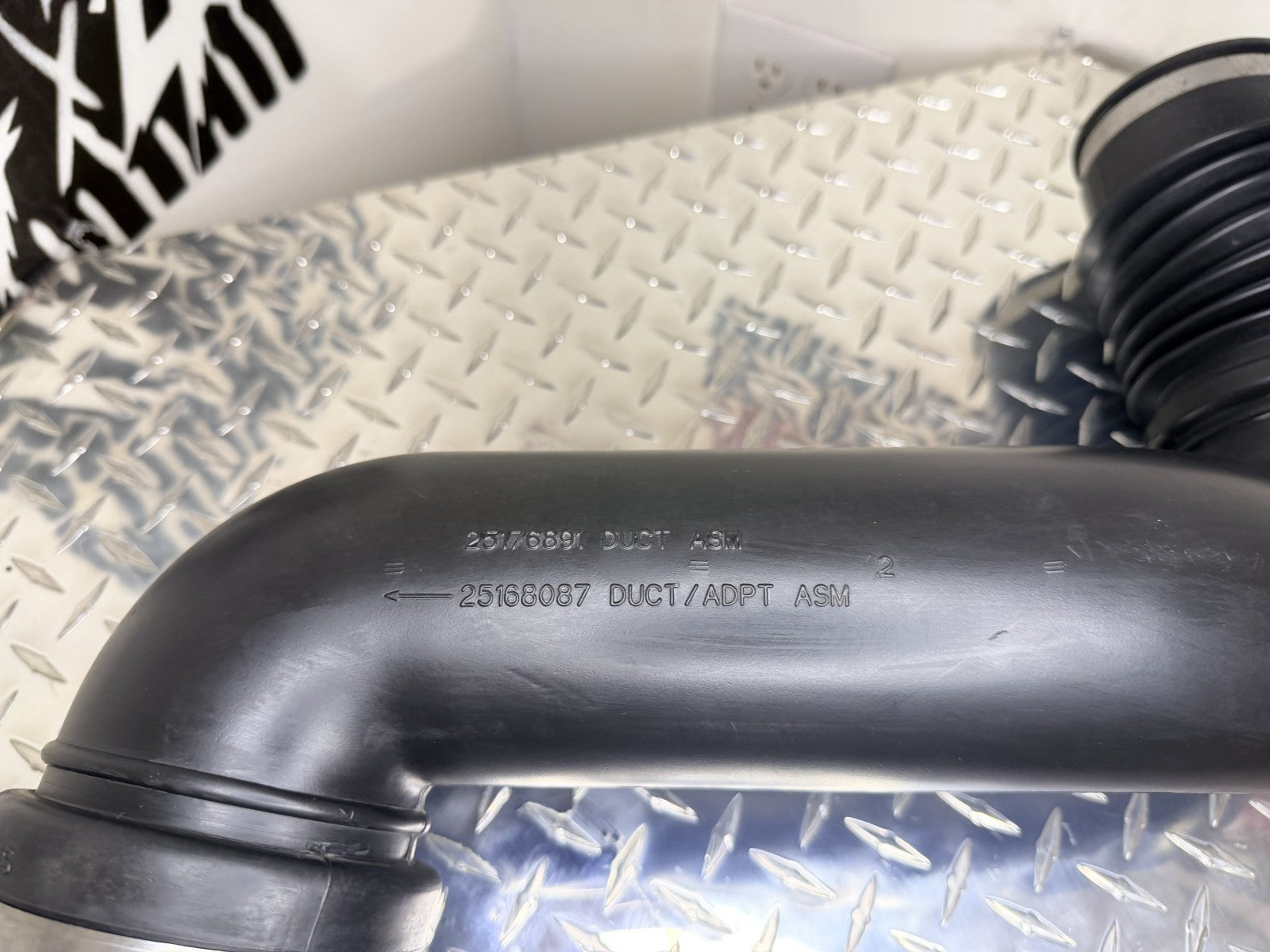 1999-06 Chevy GMC Silverado Sierra 4.3L V6 Air Intake Tube Duct OEM w/MAF
