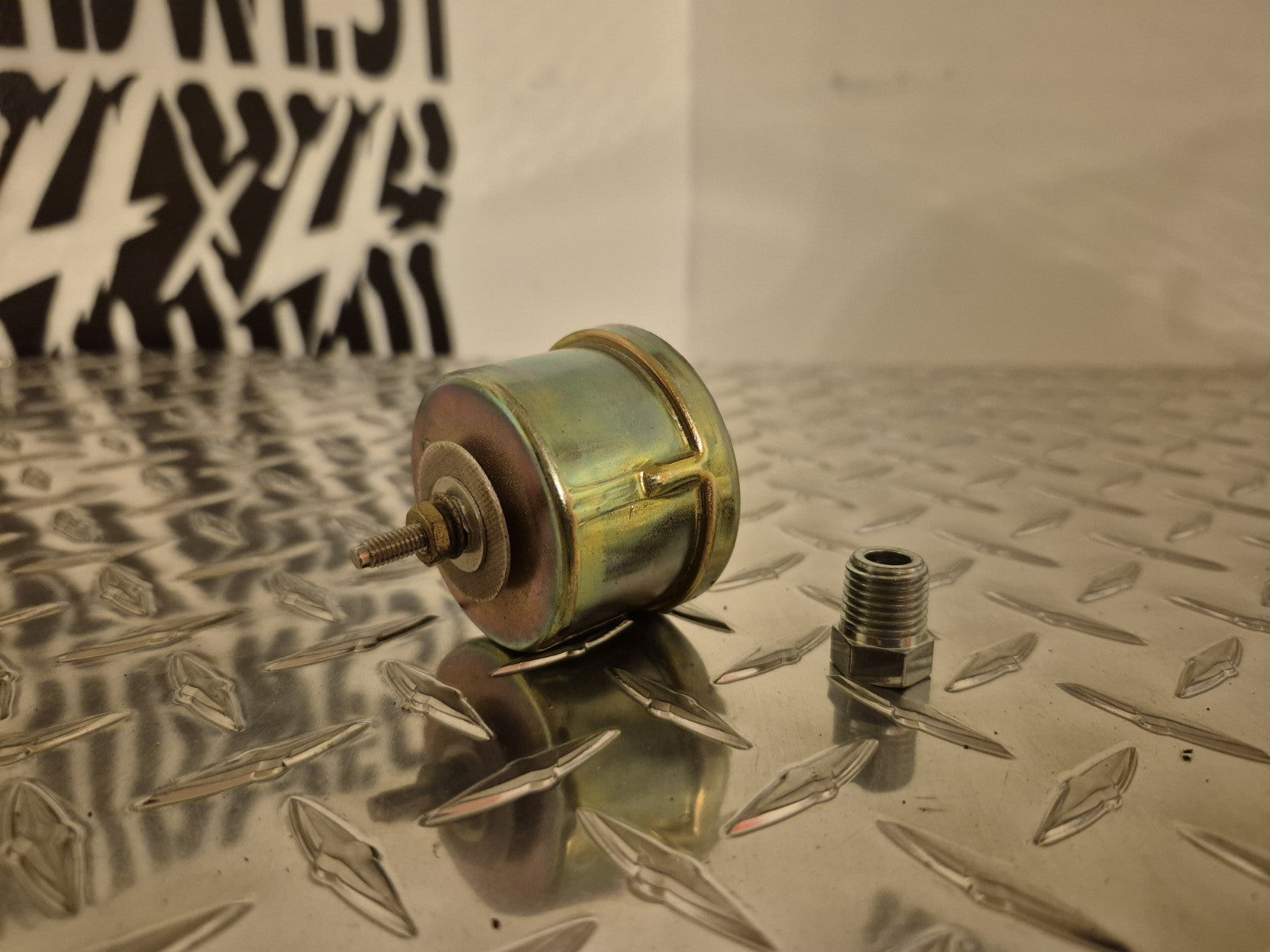 NOS OEM Stewart Warner 279B-F Deluxe Electrical Oil Pressure Sender 240-33 Ohm