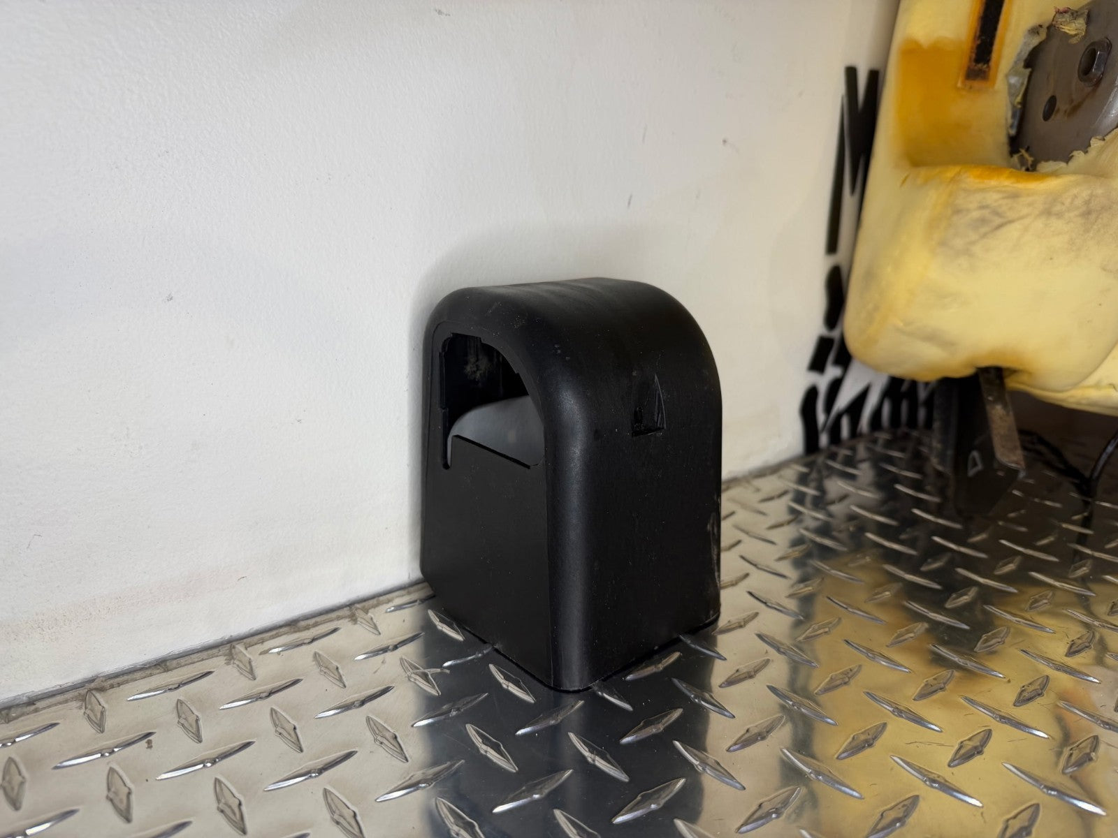 2003-06 Chevy/GMC Bucket Seat Back Frame Power Lumbar+Armrest Driver Side OEM