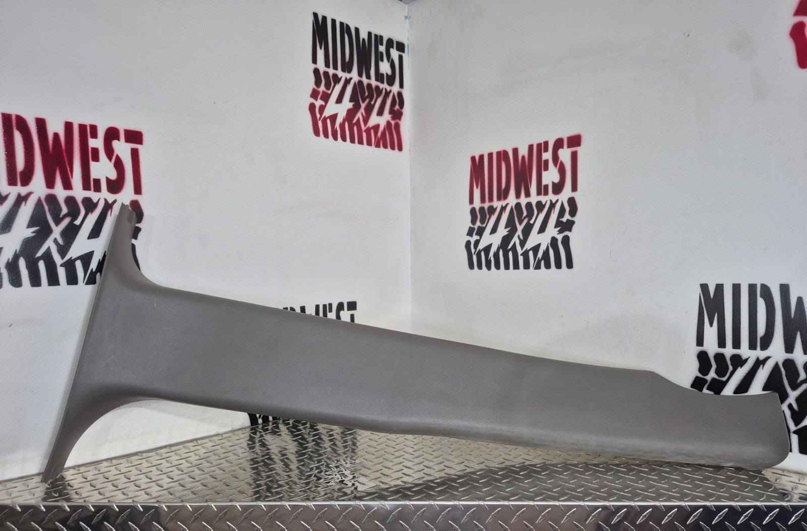 1999-06 Chevy Tahoe GMC Yukon Avalanche LH B Pillar Trim Panel Md Dk Pewter