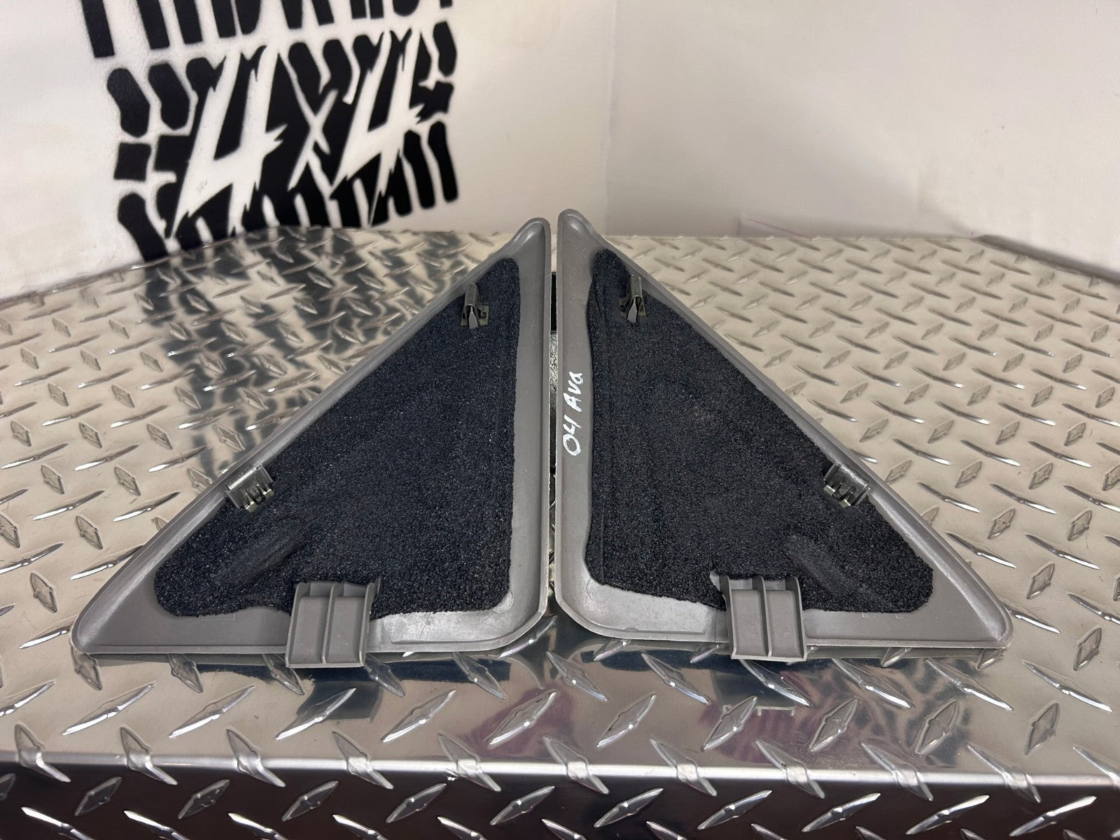 1999-06 Chevy/GMC Silverado Sierra Escalade Mirror Sail Panel Trim Set OEM
