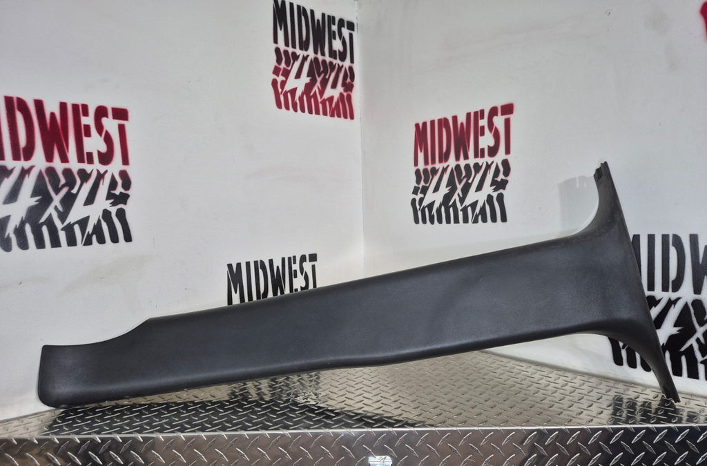 2000-06 Chevy Tahoe GMC Yukon Silverado RH B Pillar Center Trim Panel-Dk Pewter
