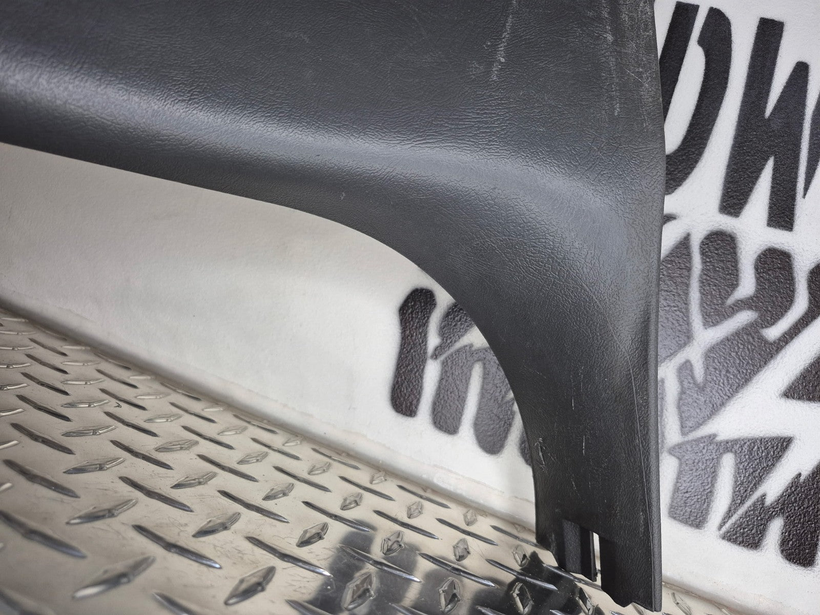 2000-06 Chevy Tahoe GMC Yukon Silverado RH B Pillar Center Trim Panel-Dk Pewter