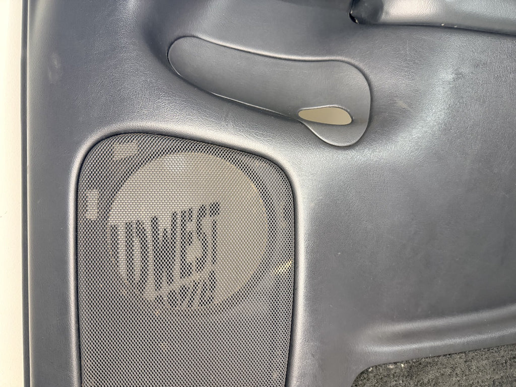 2001-02 Chevy GMC Silverado Sierra Crew Cab RH Rear Door Panel w/ Window Switch