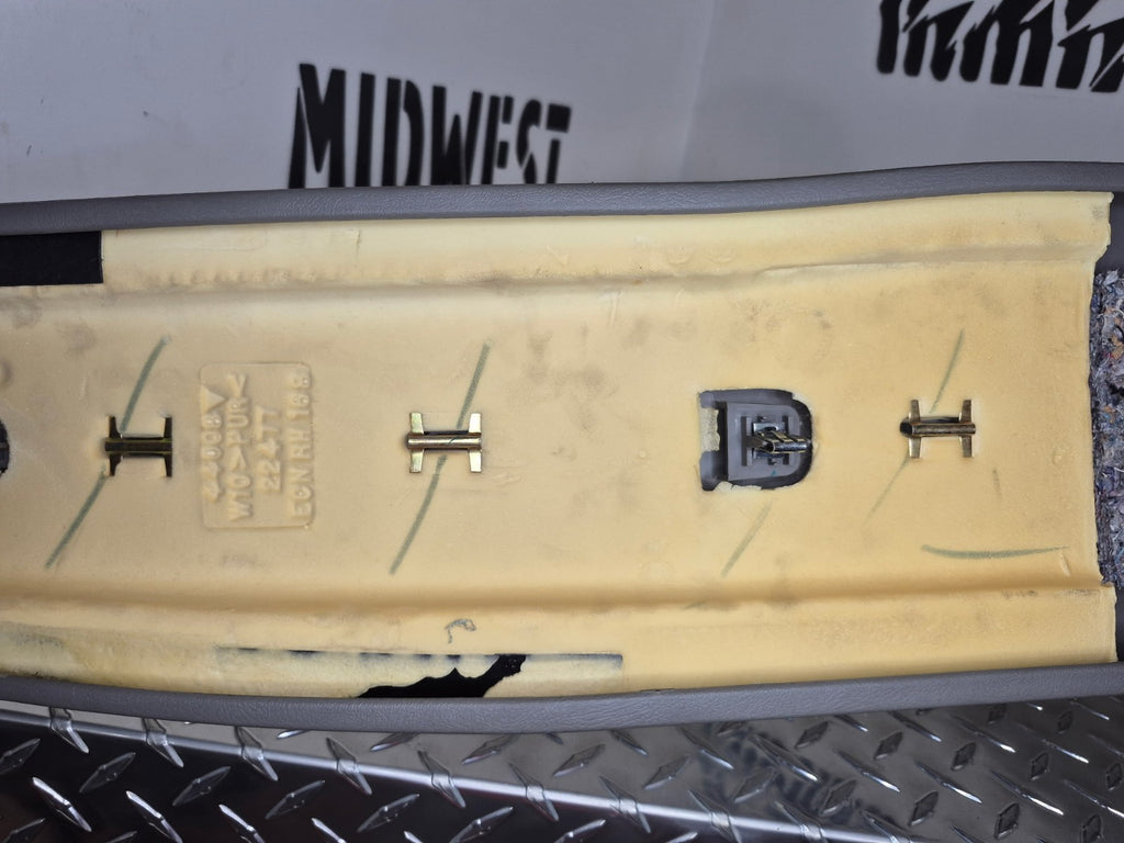 2000-06 CHEVY GMC TAHOE SUBURBAN YUKON PASSENGER SIDE CENTER PILLAR B TRIM OEM