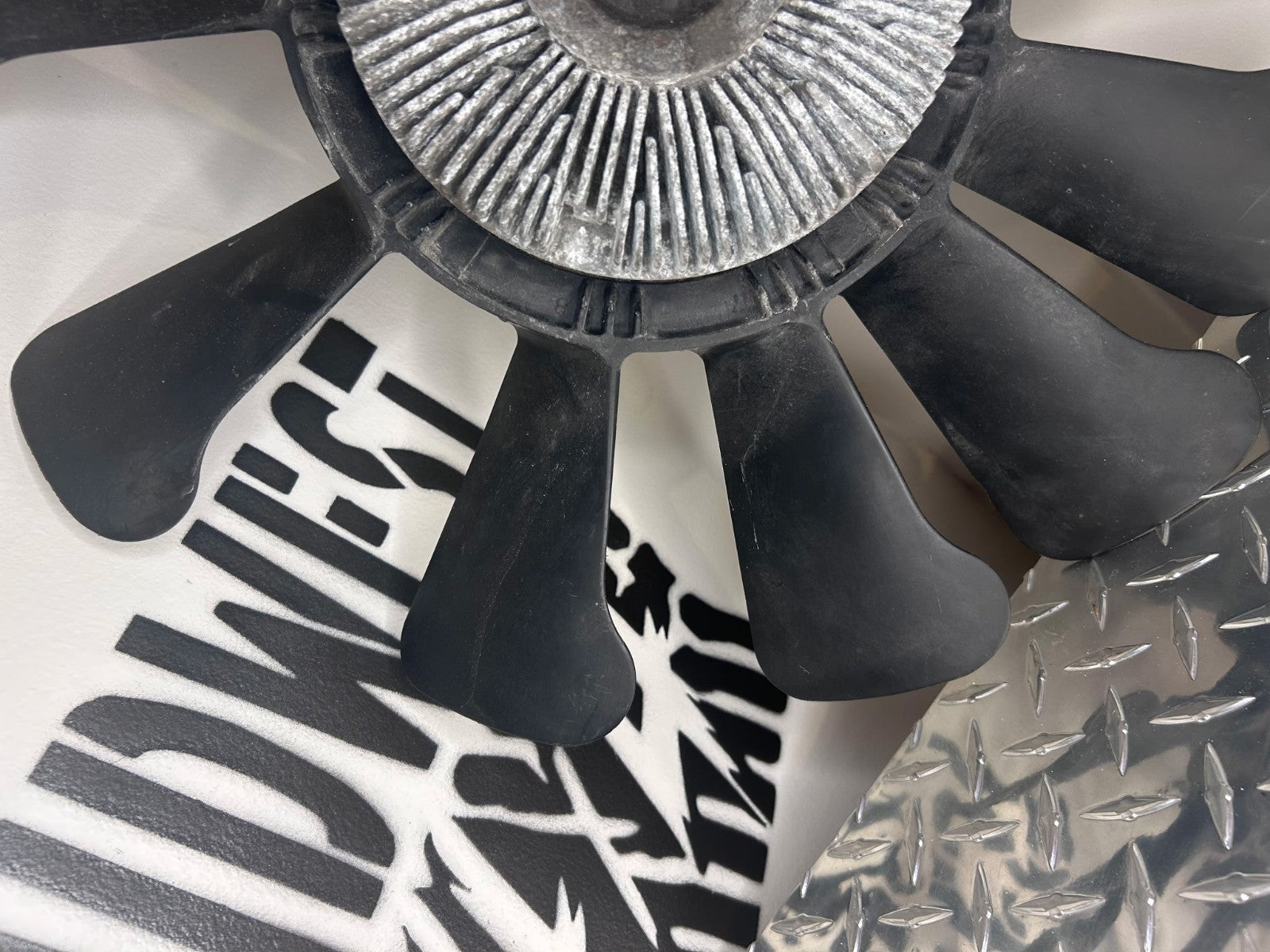 1997-00 Chevy/GMC C/K 5.7L Vortec Engine Cooling Radiator Clutch Fan OEM