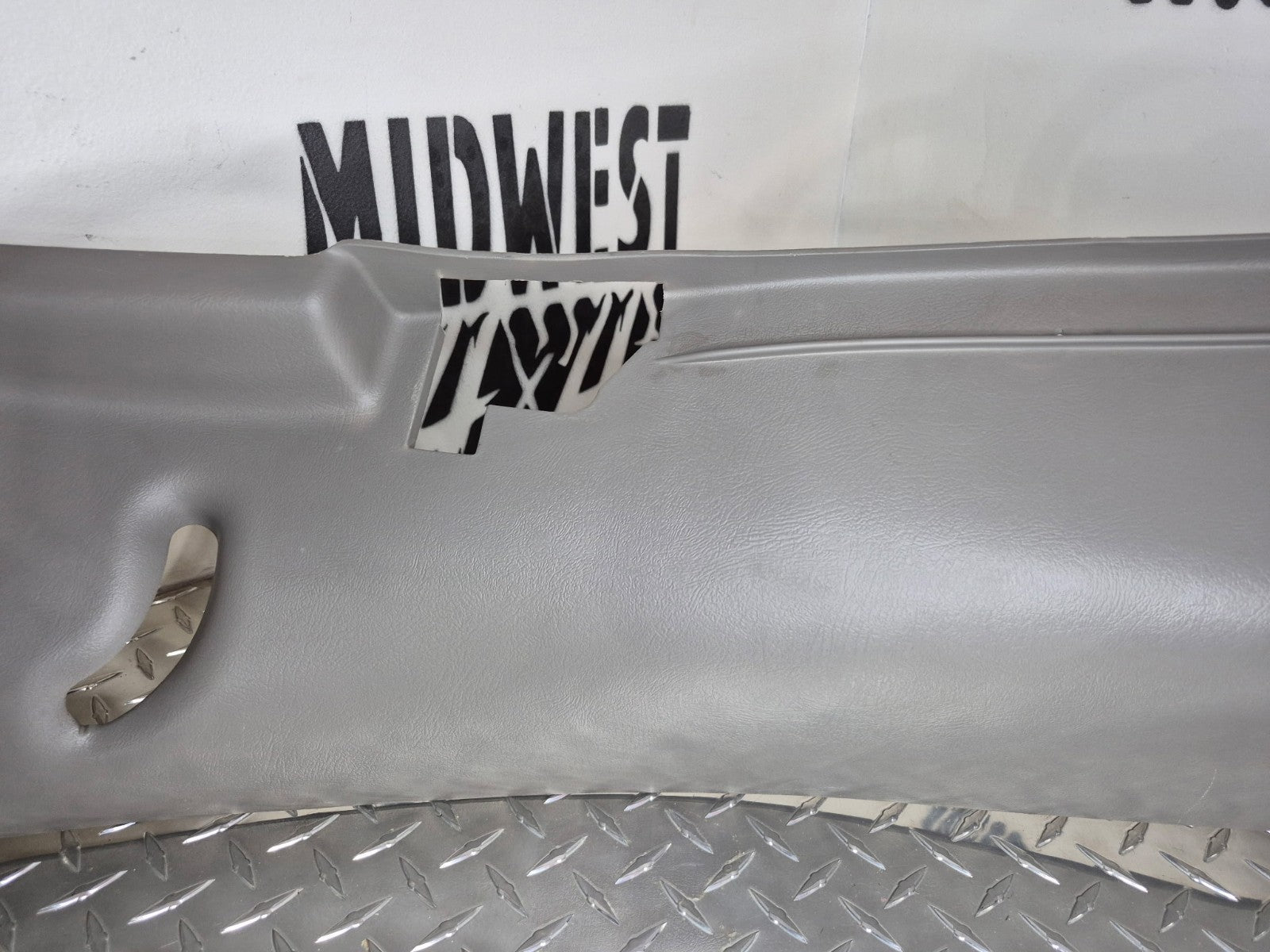 2000-06 Chevy Avalanche C Pillar RH Passenger Md Dk Pewter