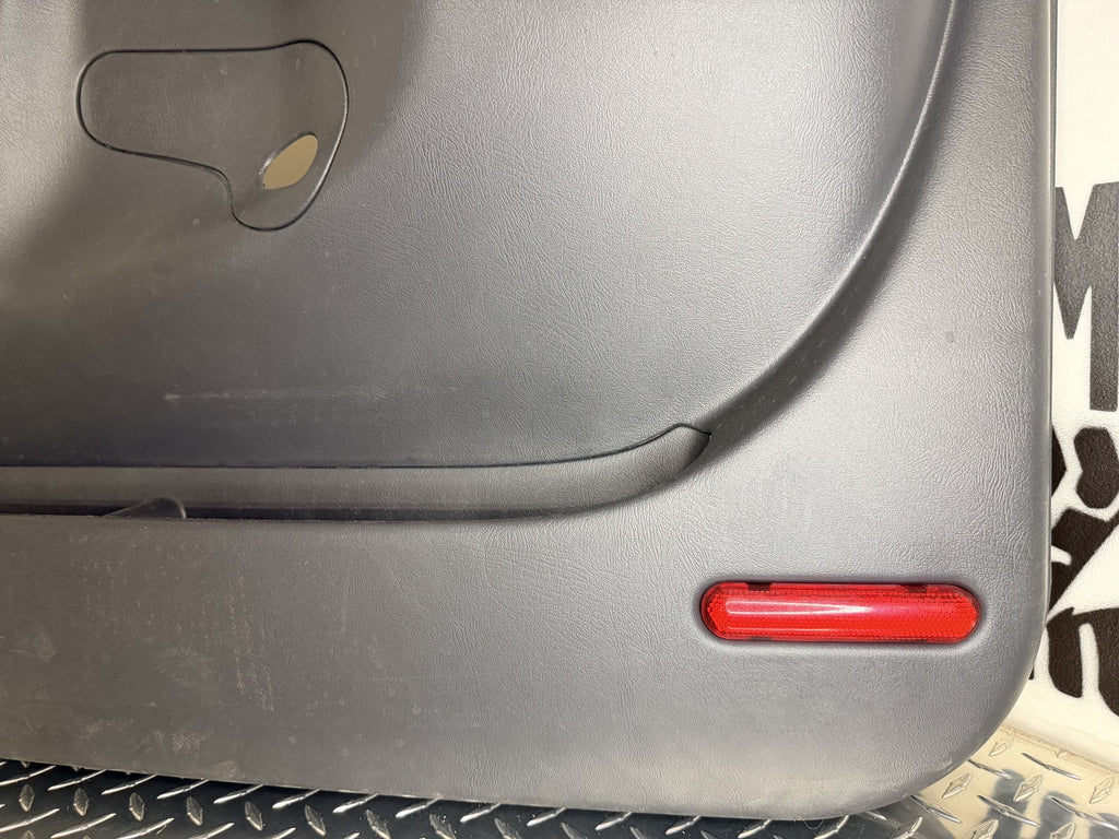 1999-06 Silverado/Sierra Passenger RH Front Door Panel Man. Window OEM Graphite