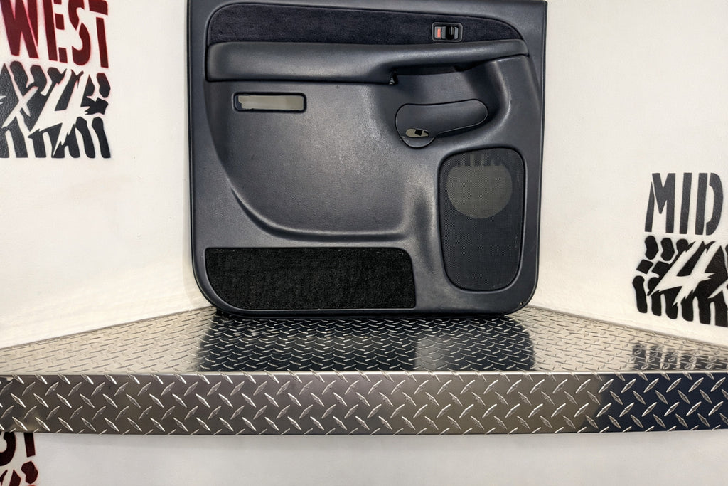 2001-02 Chevy GMC Silverado Sierra Crew Cab LH Rear Door Panel w/ Window Switch