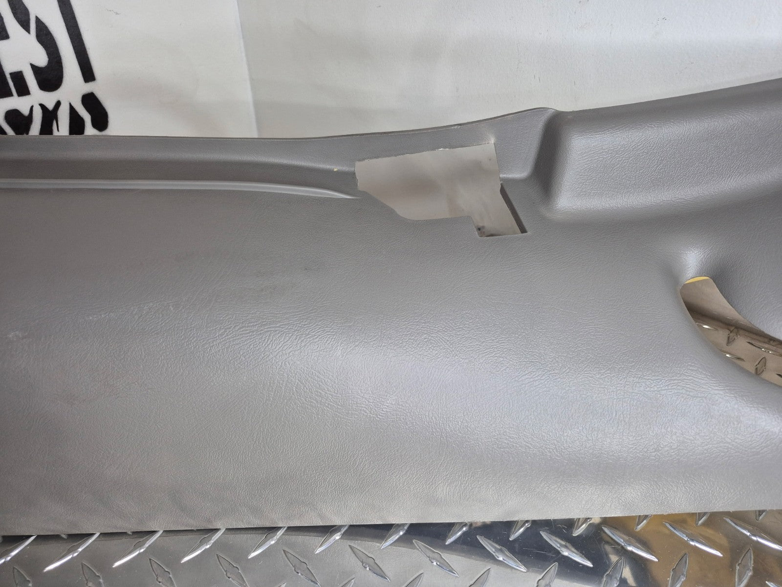 2000-06 Chevy Avalanche C Pillar LH Passenger Md Dk Pewter