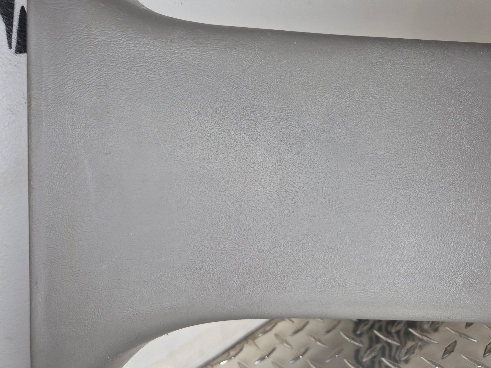 1999-06 Chevy Tahoe GMC Yukon Avalanche LH B Pillar Trim Panel Md Dk Pewter