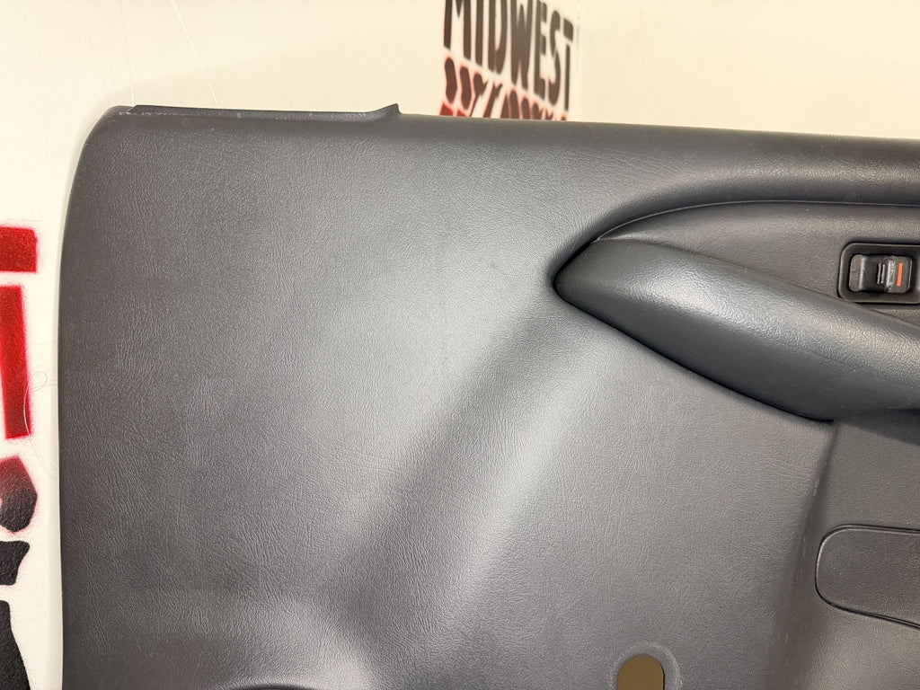 1999-06 Silverado/Sierra Passenger RH Front Door Panel Man. Window OEM Graphite