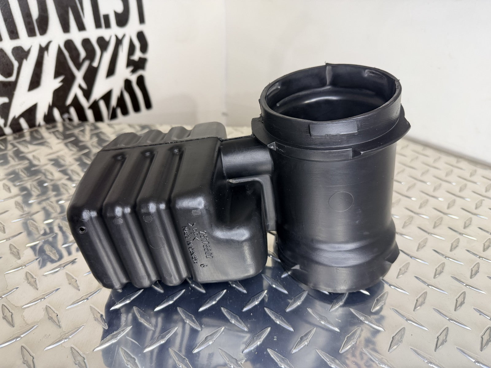 1996-99 Chevy GMCC/K 5.0L 5.7L Sierra Suburban Air Cleaner Intake Resonator OEM