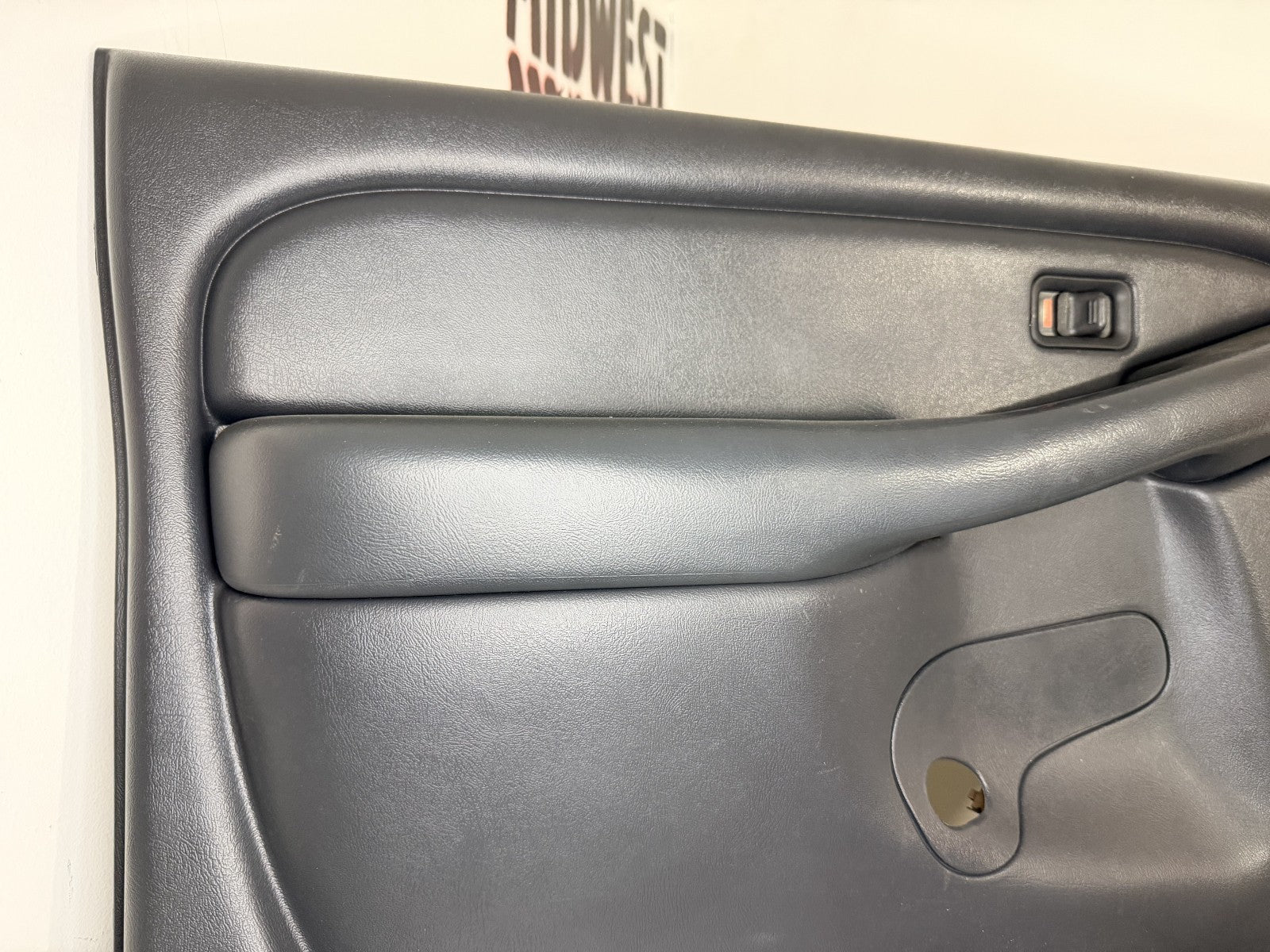 1999-06 Silverado/Sierra Driver LH Front Door Panel Manual Window OEM Graphite