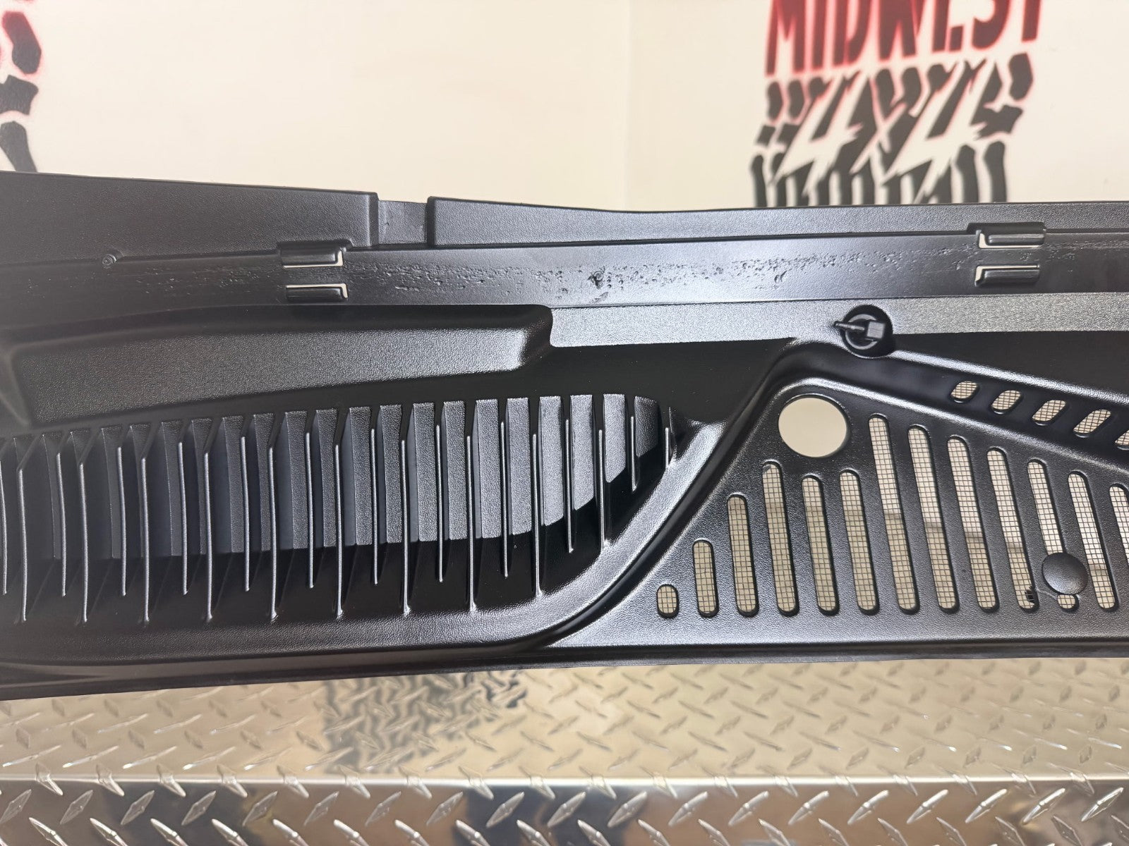 1999-06 Escalade/Yukon Windshield Wiper Cowl Vent Panel OEM Refurbished