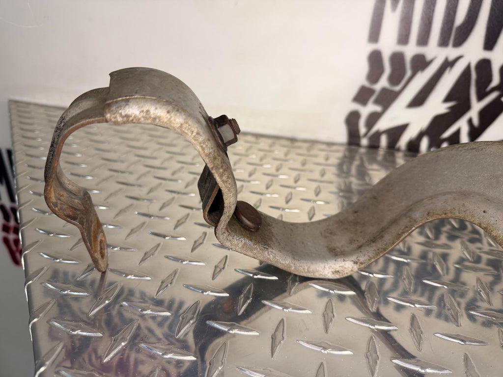 2000-06 Silverado/Sierra 2500HD/3500HD 6.0L Exhaust Hanger Bracket OEM