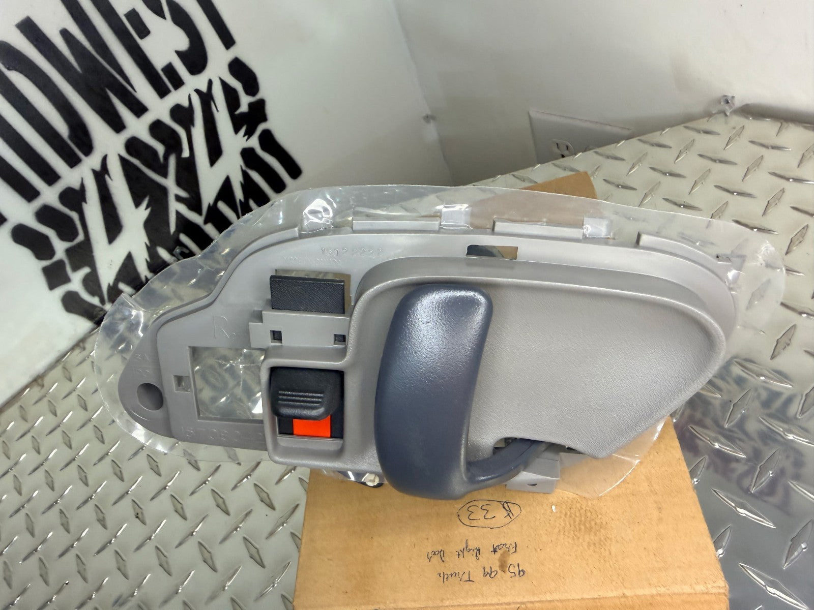 1995-00 Chevy/GMC CK 1500-3500 Interior Door Handle Genuine GM Passenger Md Gray