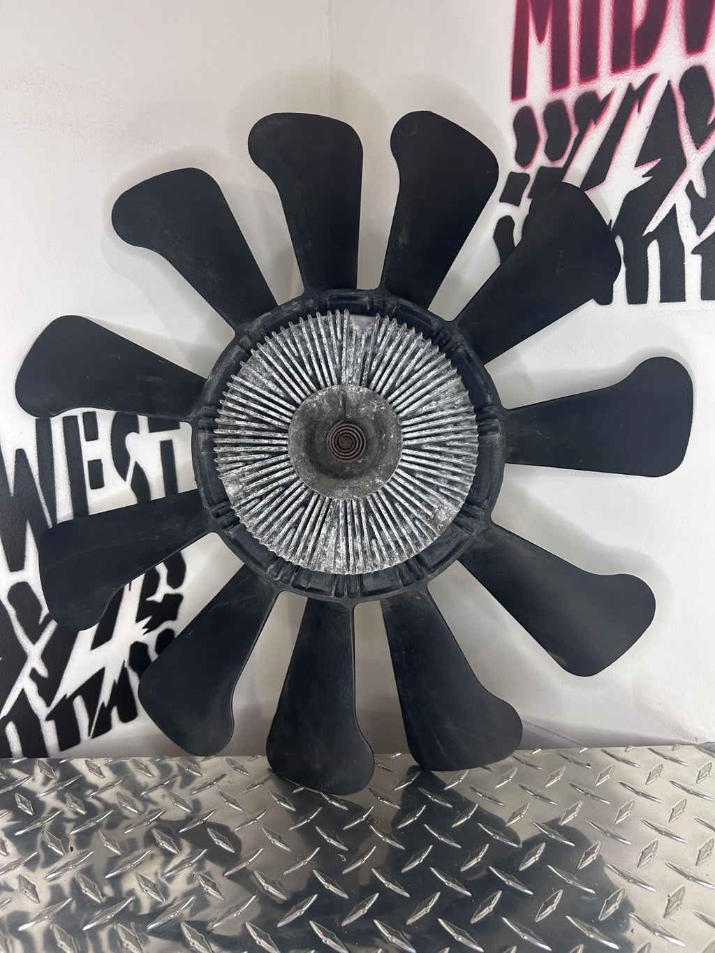 1997-00 Chevy/GMC C/K 5.7L Vortec Engine Cooling Radiator Clutch Fan OEM