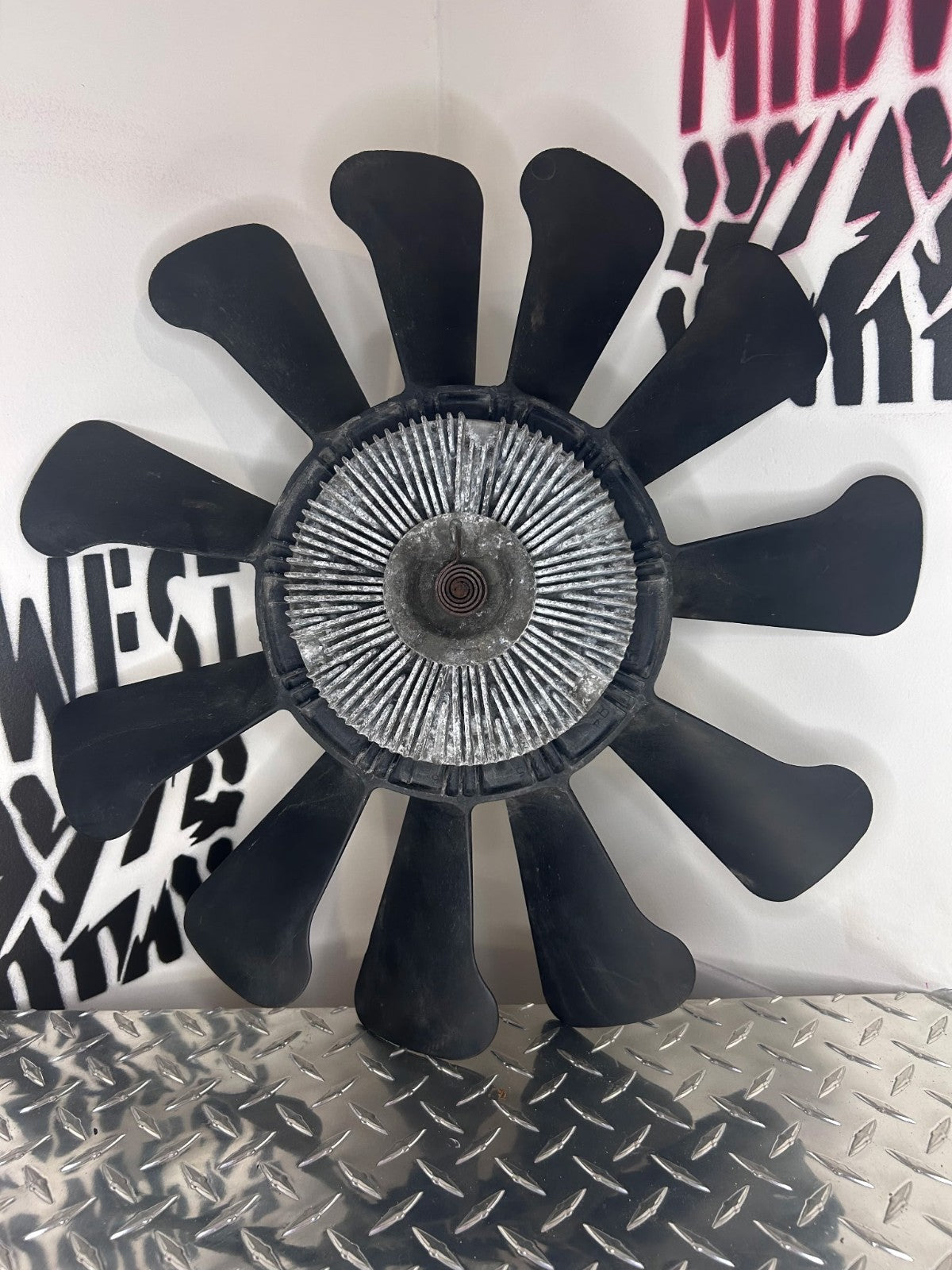 1997-00 Chevy/GMC C/K 5.7L Vortec Engine Cooling Radiator Clutch Fan OEM