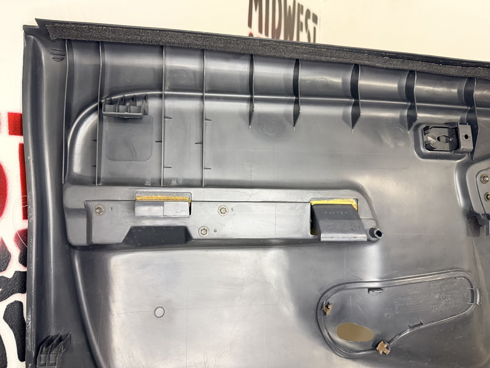 1999-06 Silverado/Sierra Passenger RH Front Door Panel Man. Window OEM Graphite