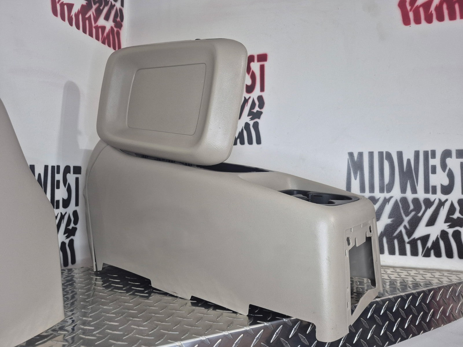 2003-07 GMC Sierra Chevy Silverado Center Floor Console Glovebox