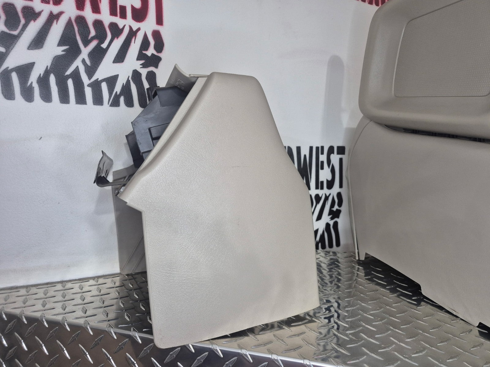 2003-07 GMC Sierra Chevy Silverado Center Floor Console Glovebox