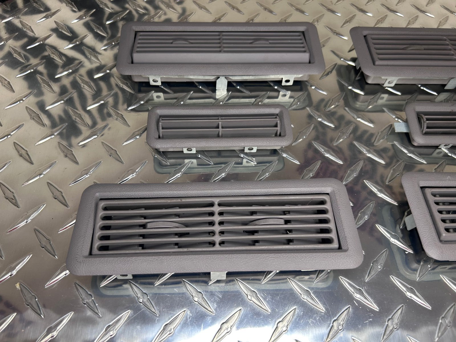 1995-99 Chevy/GMC C/K Suburban Heat/AC Overhead Vent Set OEM Complete-L. Gray
