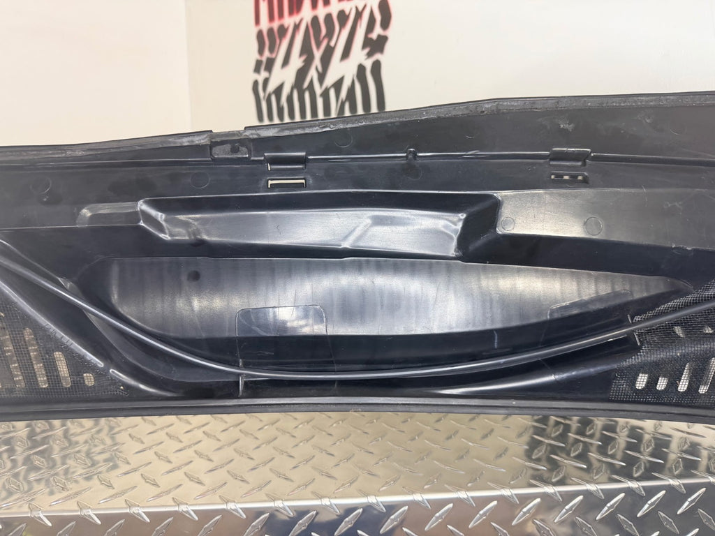 1999-06 Escalade/Yukon Windshield Wiper Cowl Vent Panel OEM Refurbished