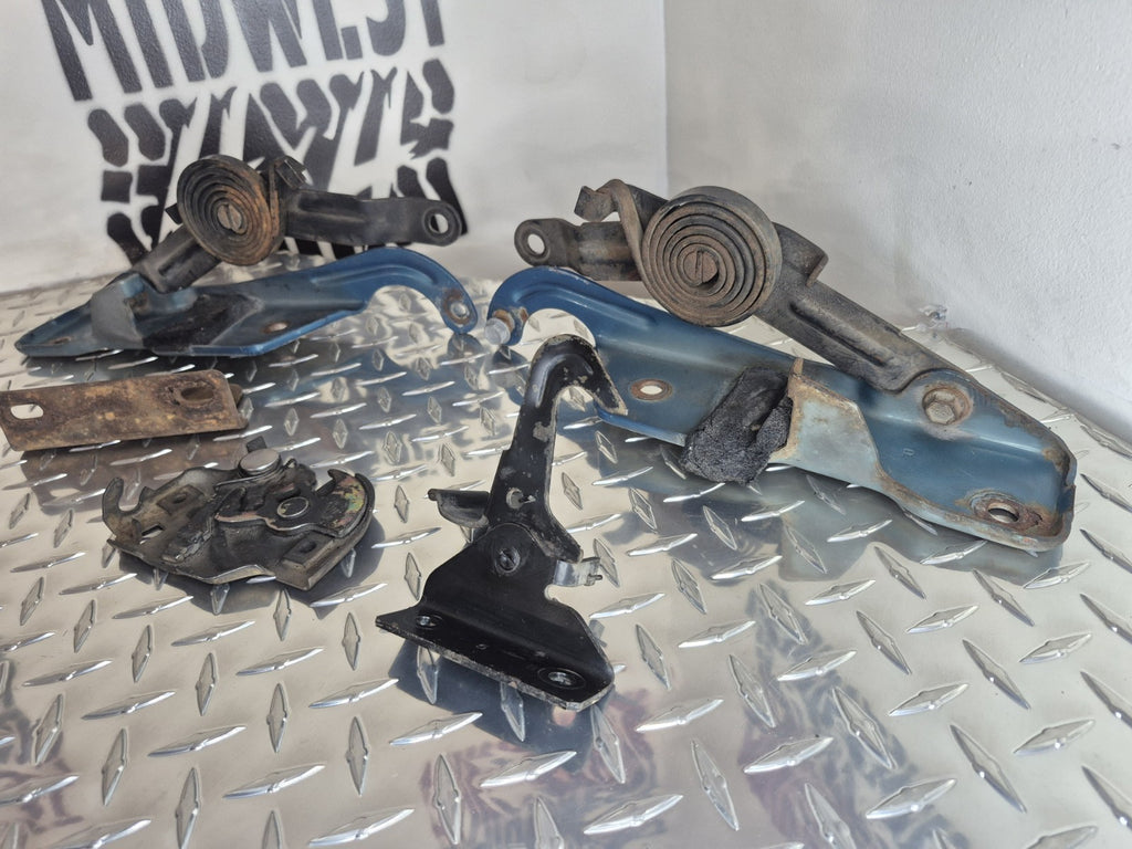 1988 To 98 Chevy/GMC C/K Silverado/Sierra Hood Hinga And Latch Set