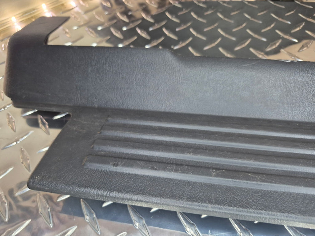 1999-06 Chevy/GMC Silverado Sierra Tahoe Passenger Kick Panel+Door Sill Plate