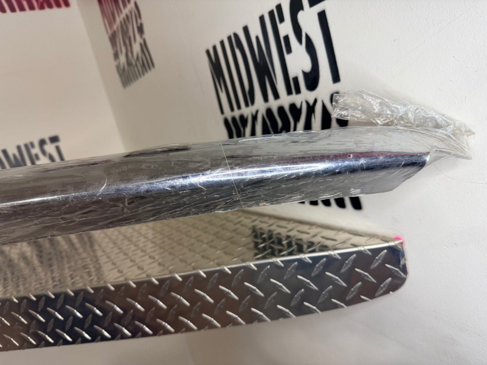 88-99 Chevy Pickup/92-94 Blazer/95-00 OBS Tahoe AVS Hood Shield-680631 Chrome
