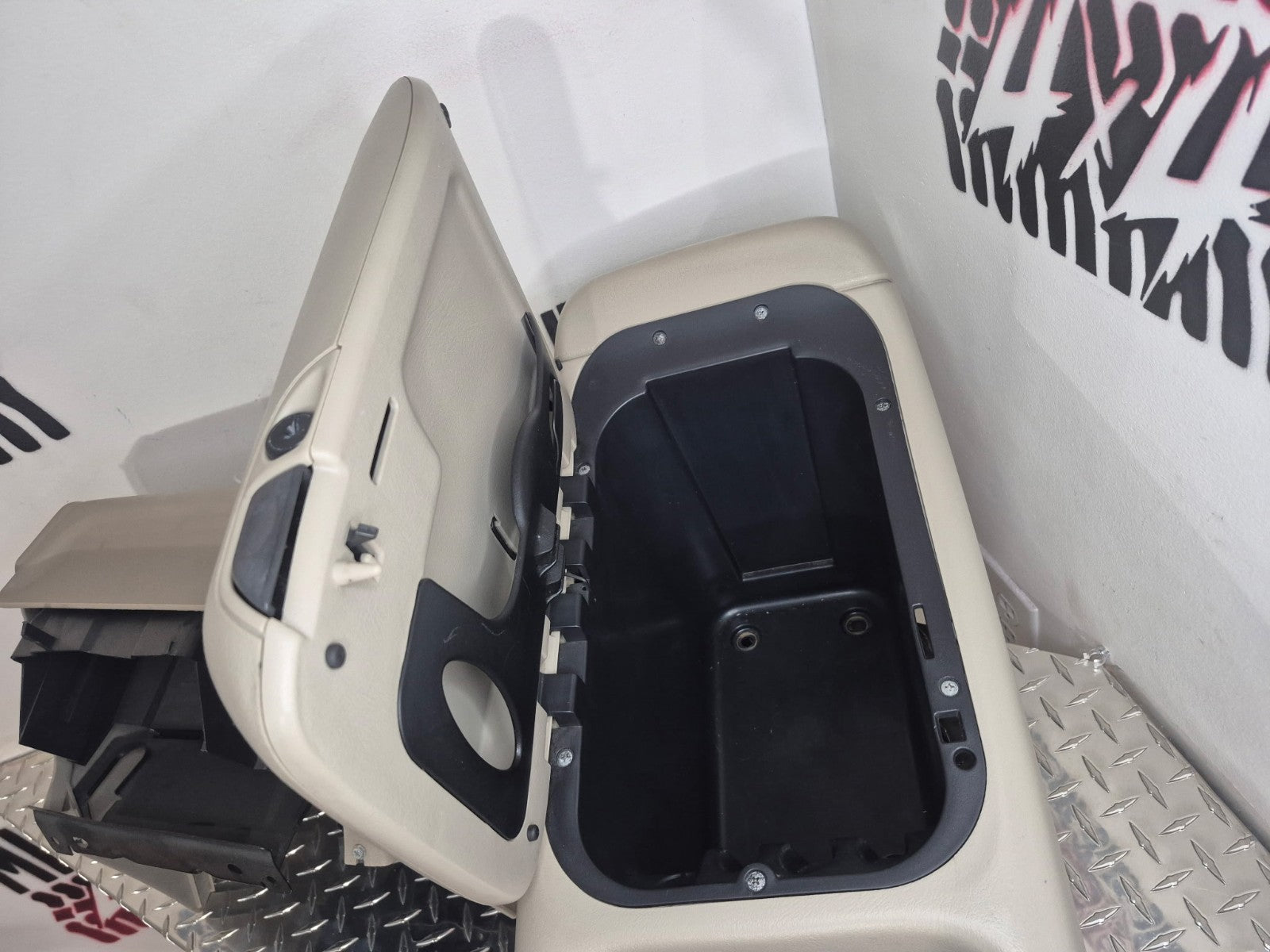 2003-07 GMC Sierra Chevy Silverado Center Floor Console Glovebox