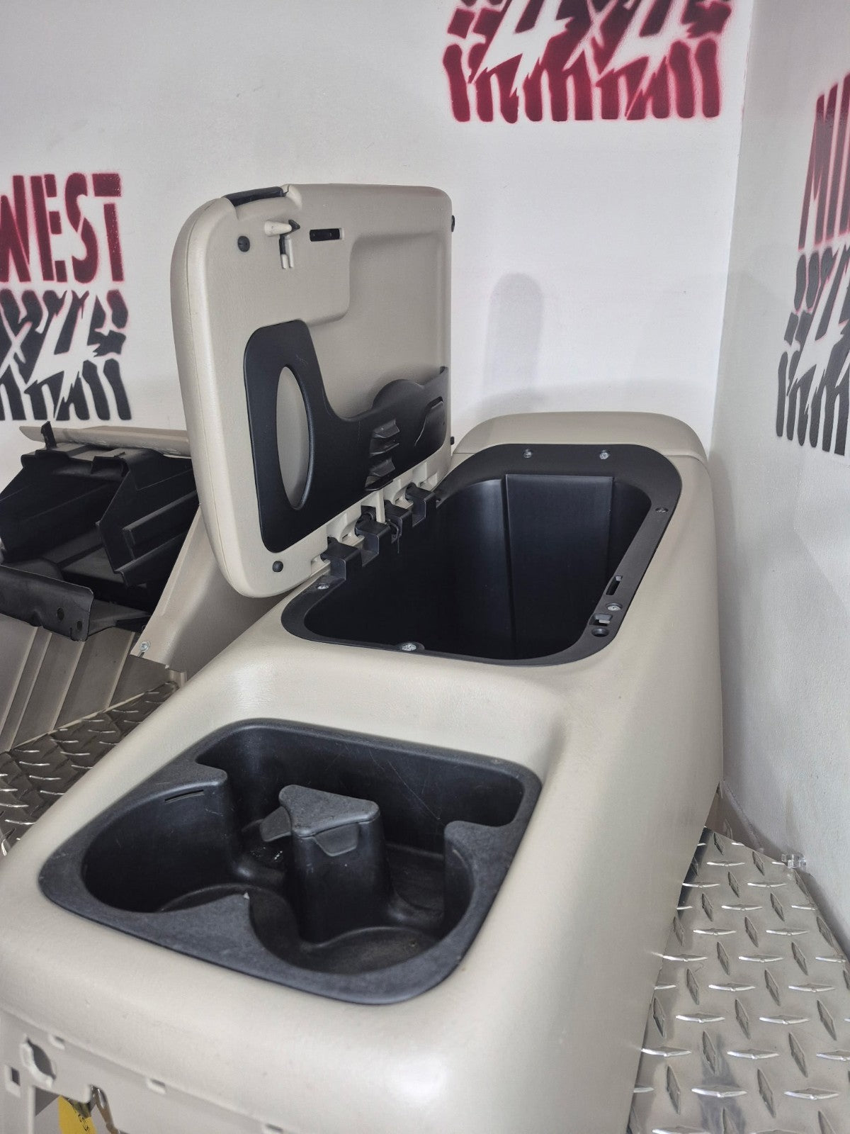 2003-07 GMC Sierra Chevy Silverado Center Floor Console Glovebox