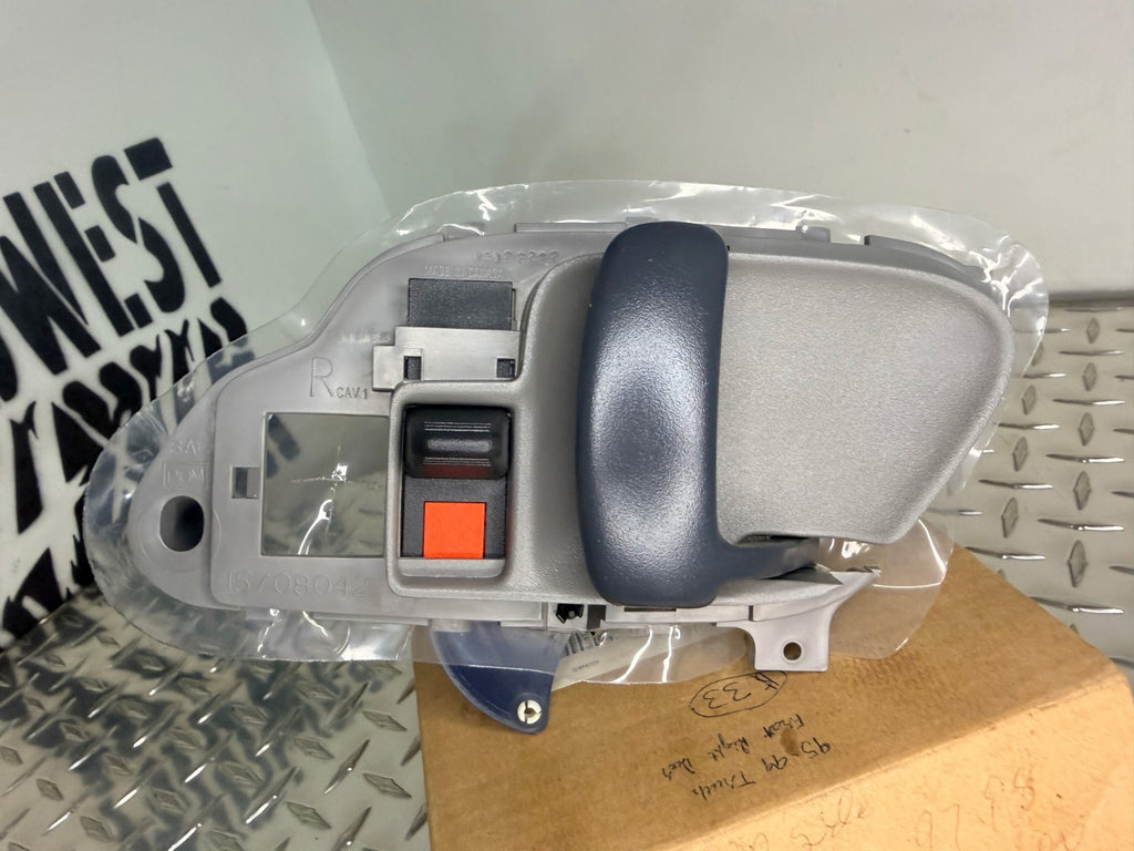 1995-00 Chevy/GMC CK 1500-3500 Interior Door Handle Genuine GM Passenger Md Gray