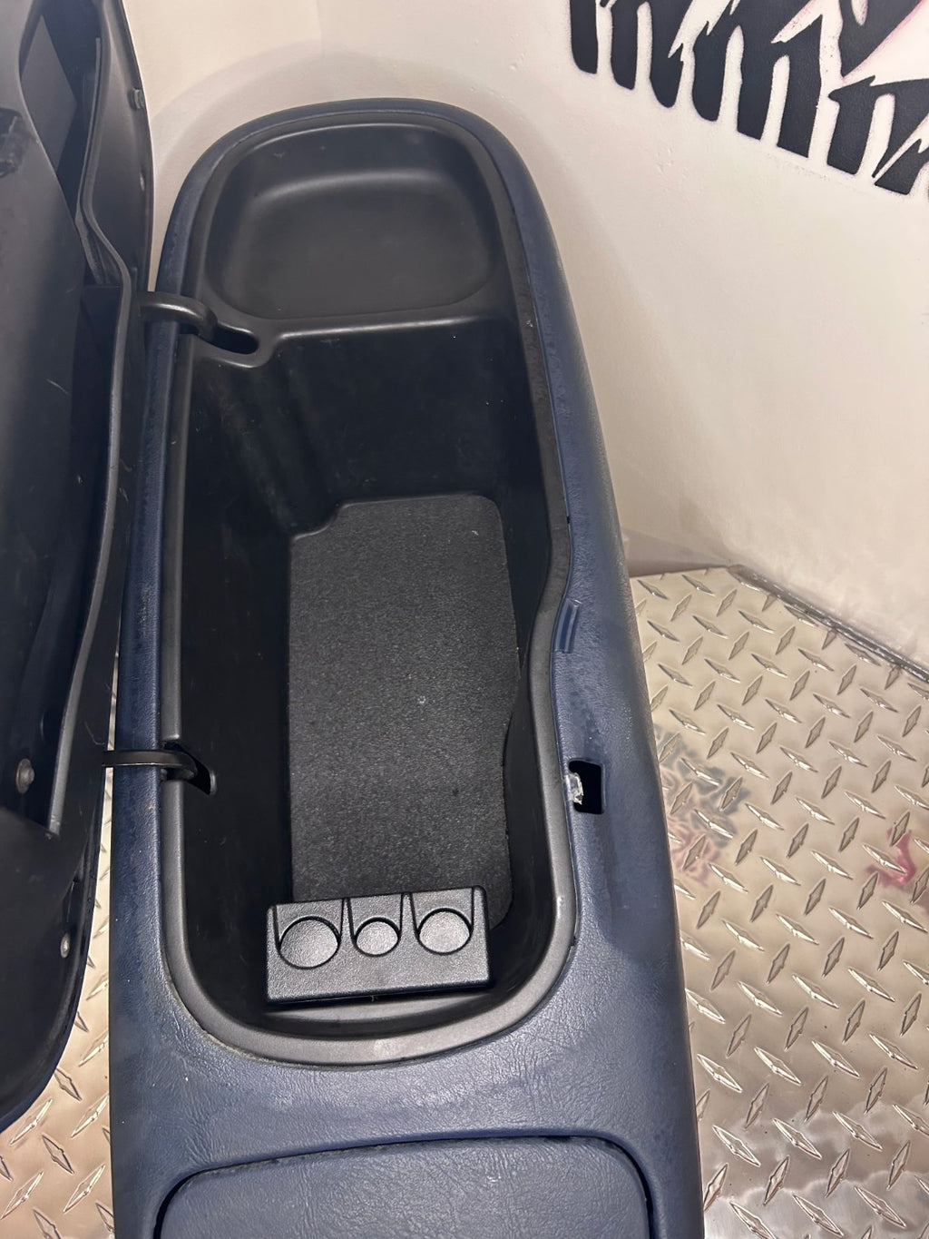 1995-99 Chevy GMC C/K 1500 2500 Floor Center Console OEM Suburban Silverado Blue