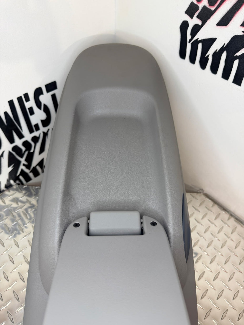 1995-99 Chevy GMC C/K 1500/2500 Suburban Center Console Refurbished OEM- Md Gray