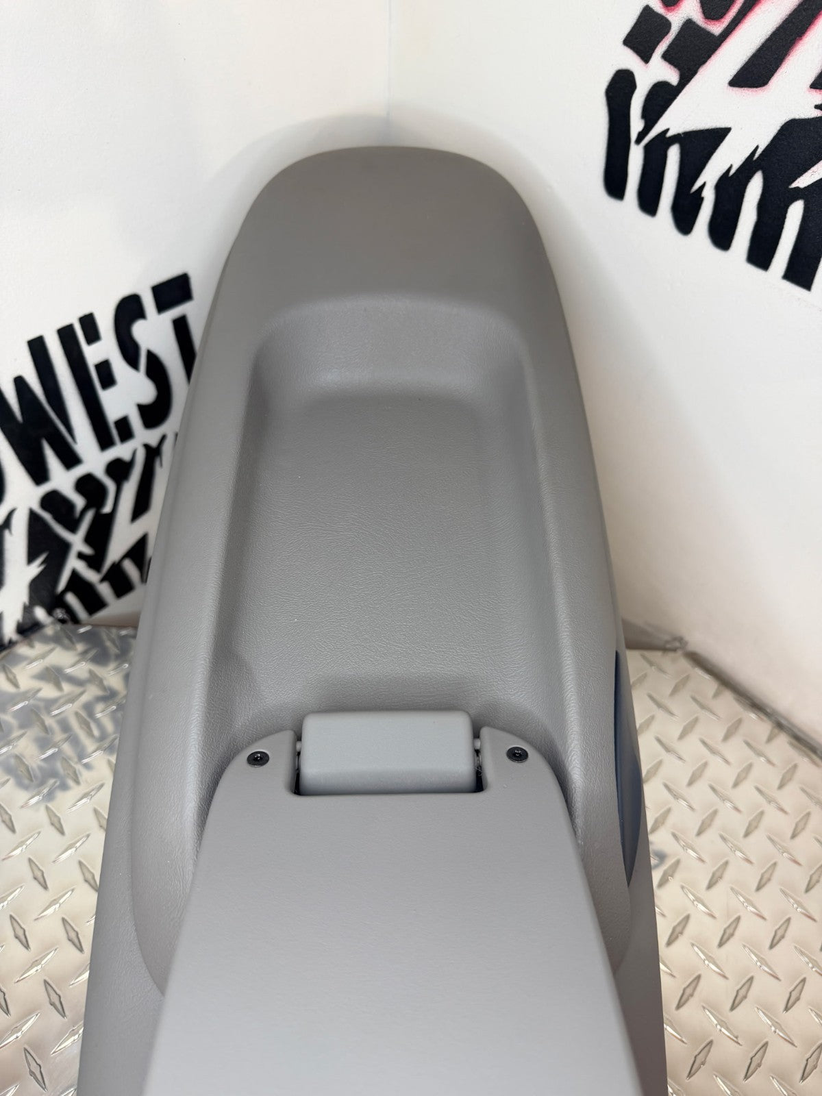 1995-99 Chevy GMC C/K 1500/2500 Suburban Center Console Refurbished OEM- Md Gray