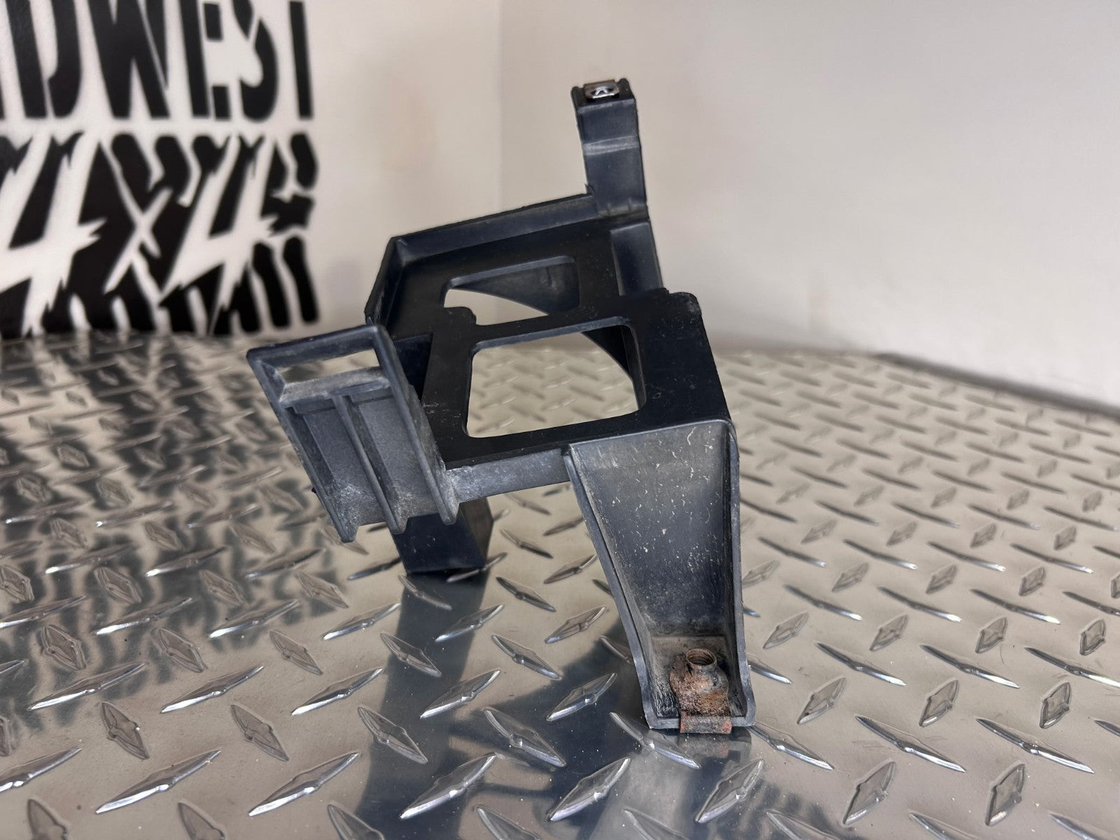 1996-98 Chevy GMC C/K Fuse Box Mounting Bracket Silverado Sierra Tahoe OEM