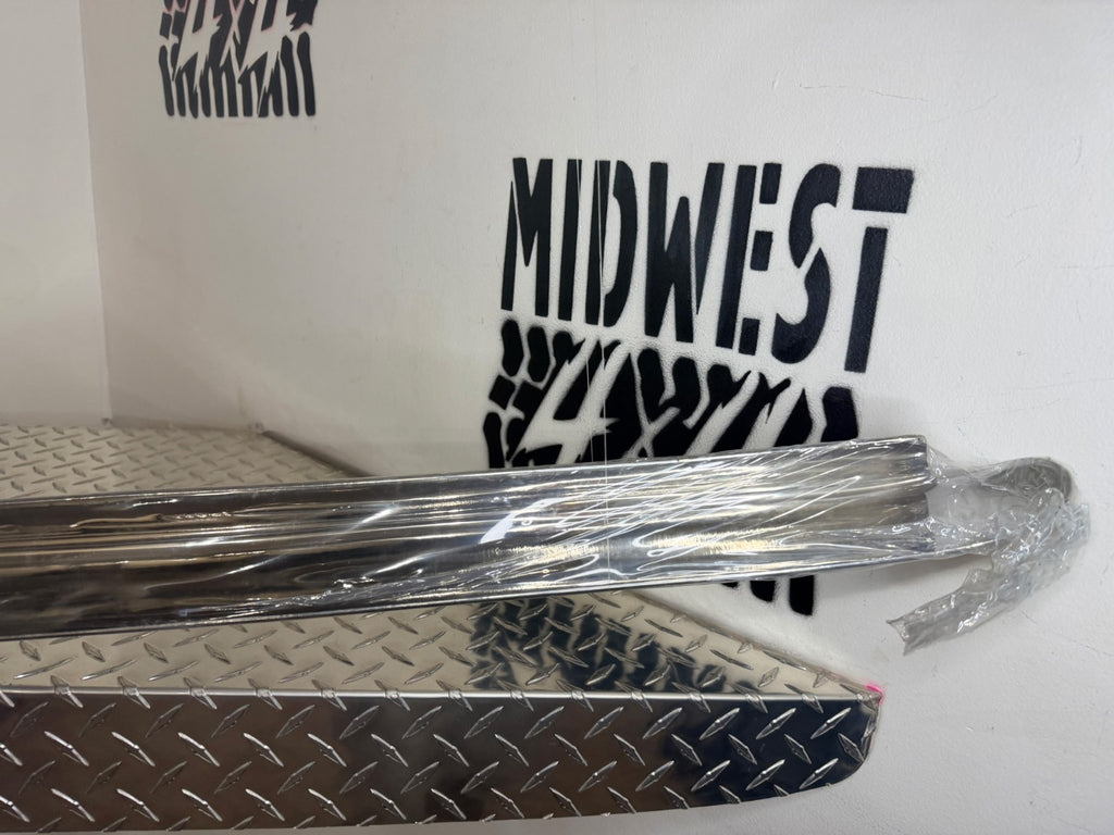88-99 Chevy Pickup/92-94 Blazer/95-00 OBS Tahoe AVS Hood Shield-680631 Chrome