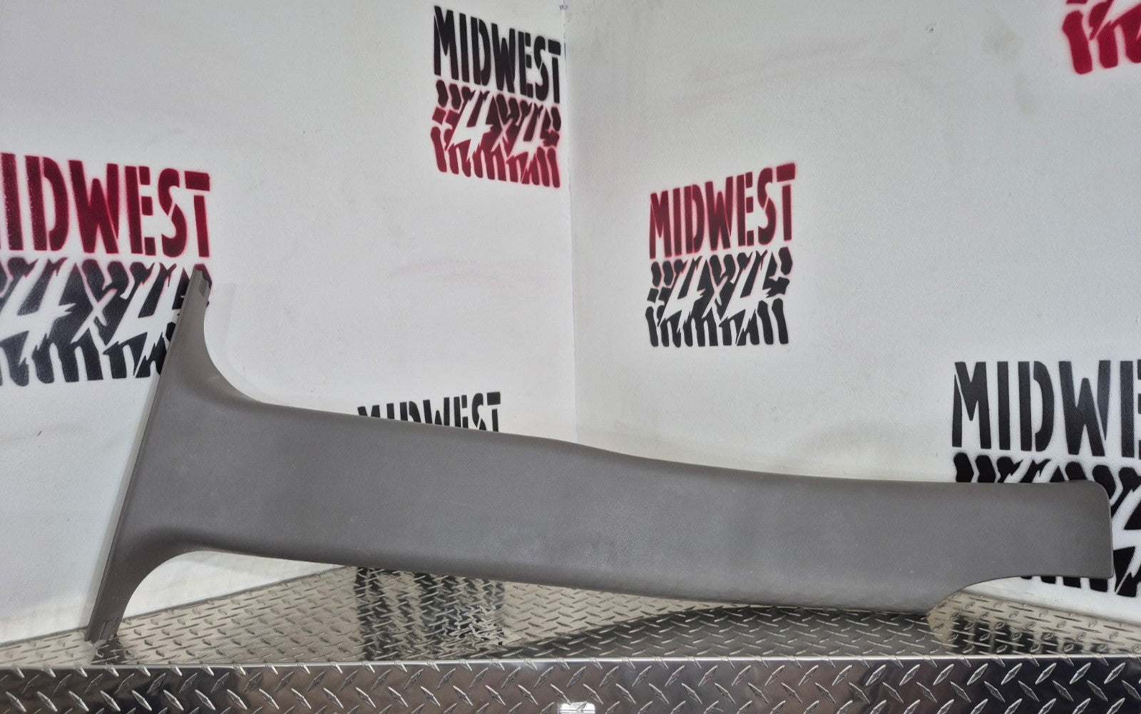 1999-06 Chevy Tahoe GMC Yukon Avalanche RH B Pillar Trim Panel Md Dk Pewter