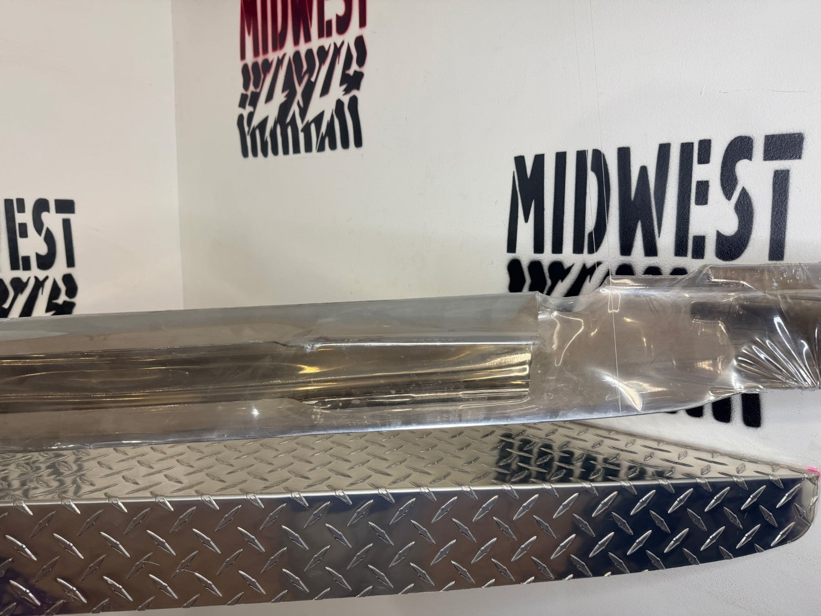 2007-08 Chevy Avalanche Tahoe Suburban AVS Chrome Hood Shield -680303